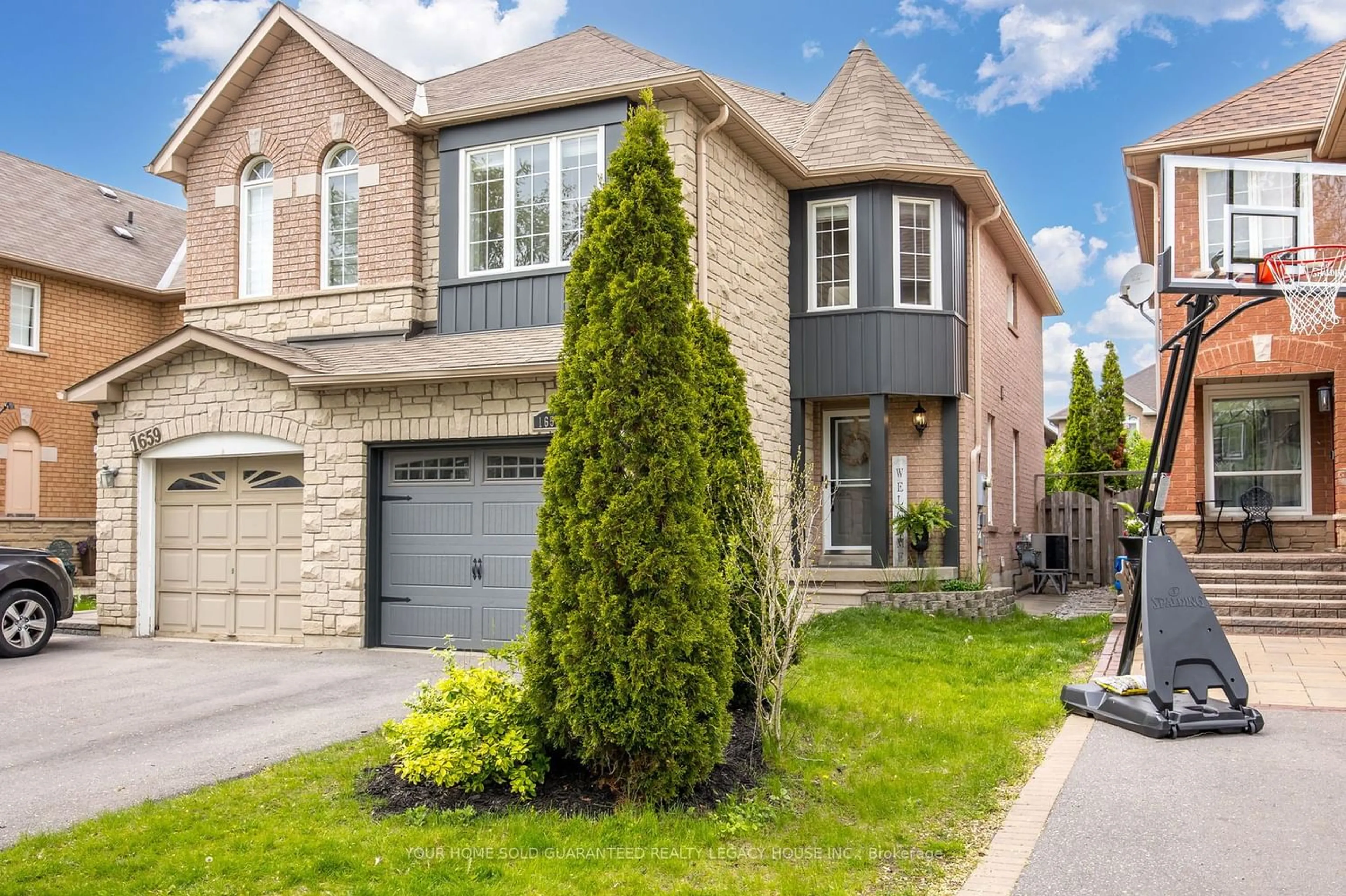 Home with brick exterior material for 1657 Autumn Cres, Pickering Ontario L1V 6X6