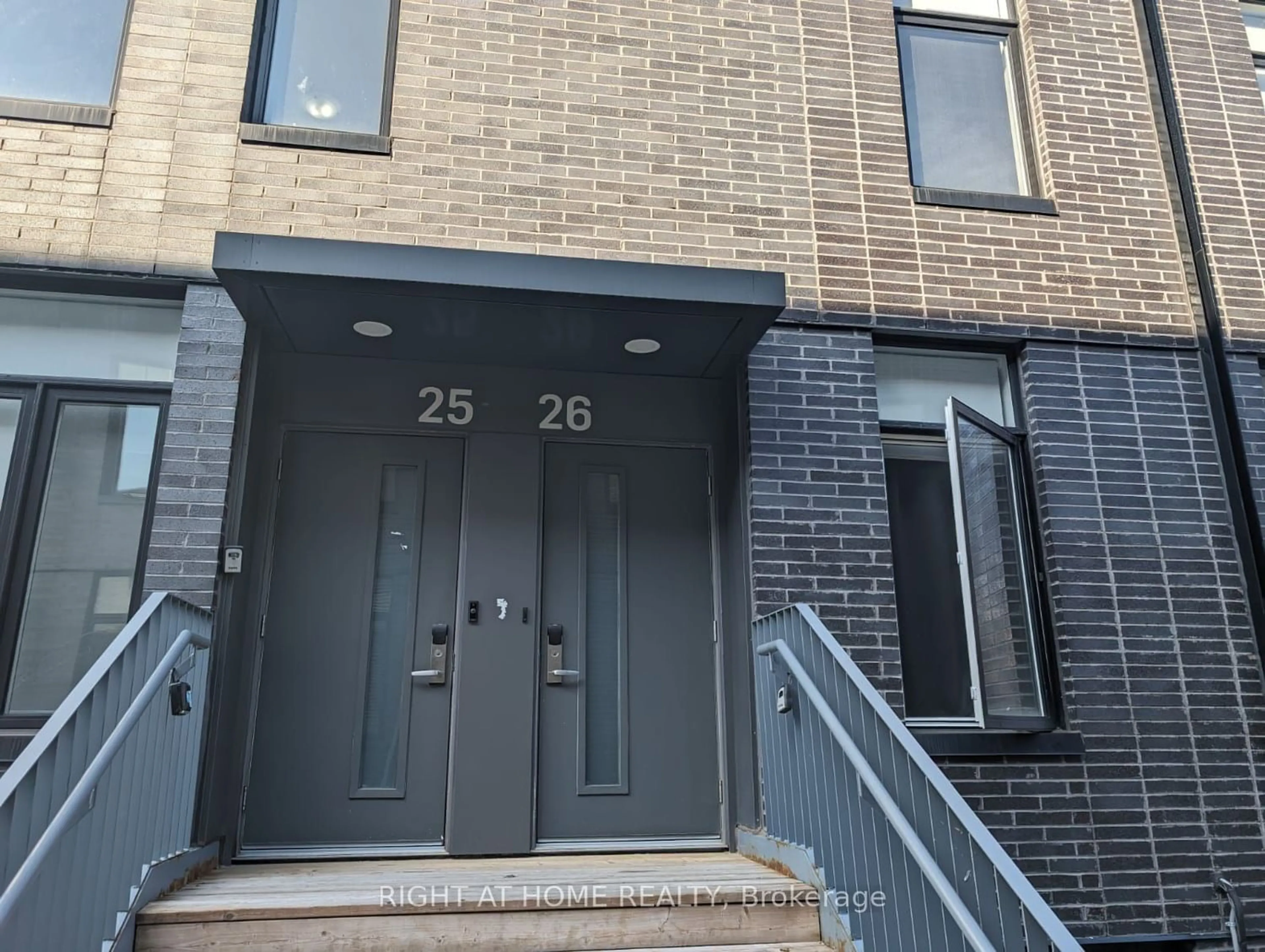 Outside view for 1720 Simcoe St #26, Oshawa Ontario L1G 4X9