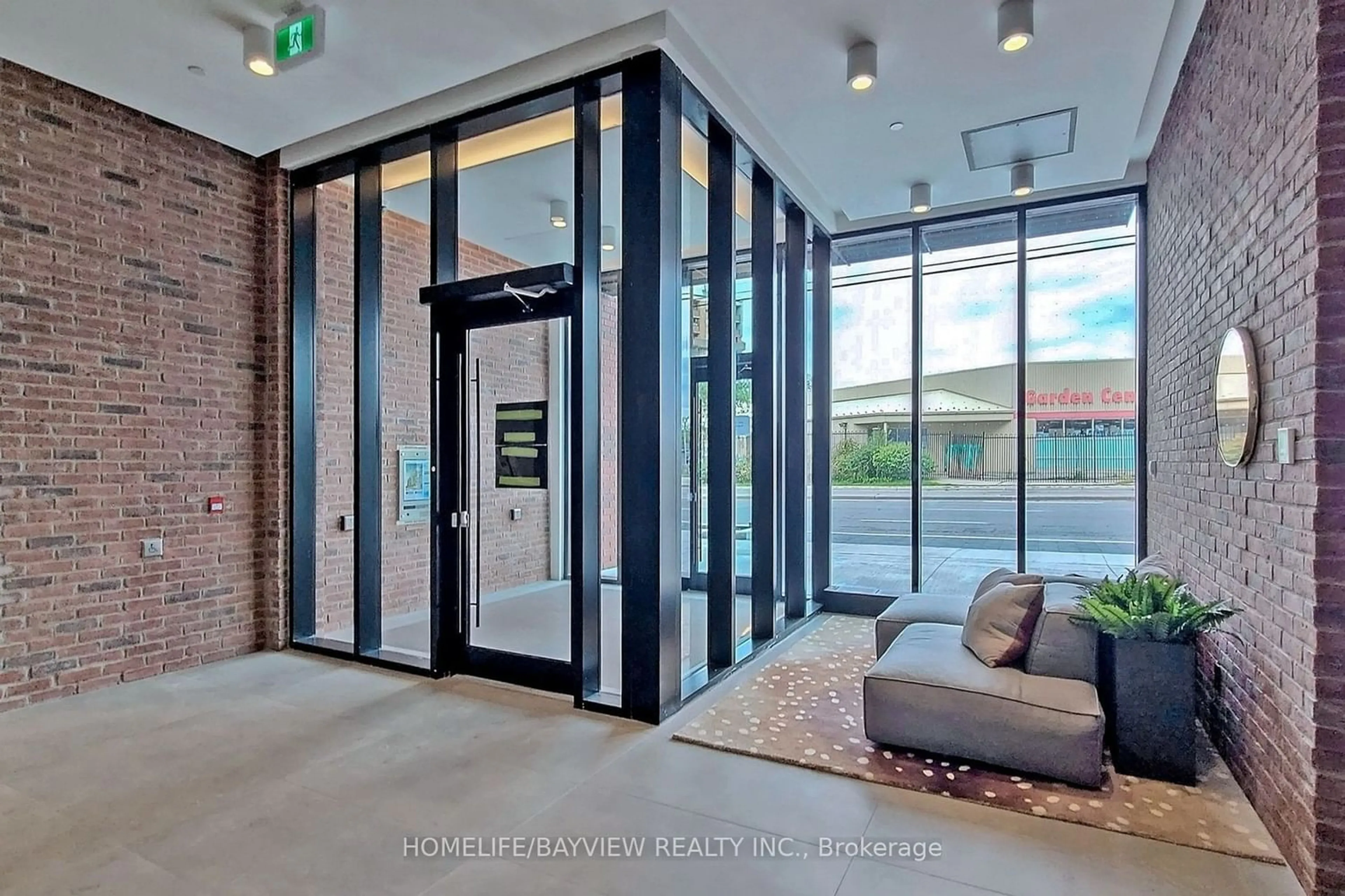 Indoor foyer for 2799 Kingston Rd #708, Toronto Ontario M1M 1N1