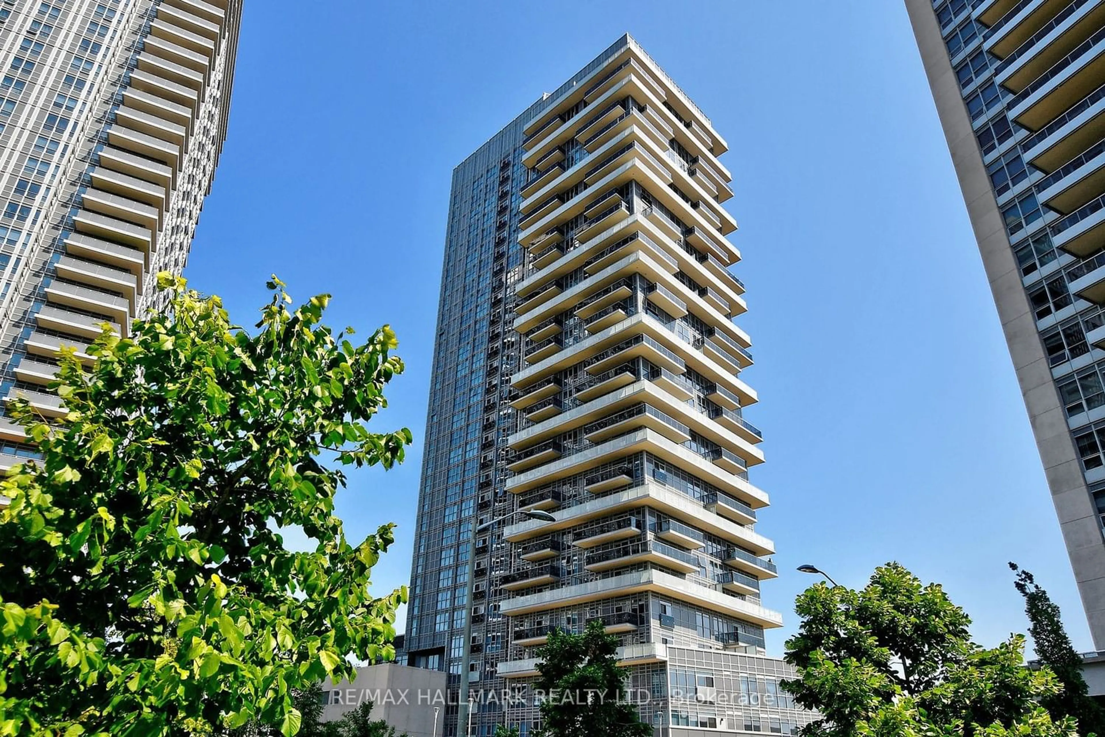 A pic from exterior of the house or condo for 225 Village Green Sq #1801, Toronto Ontario M1S 0N4