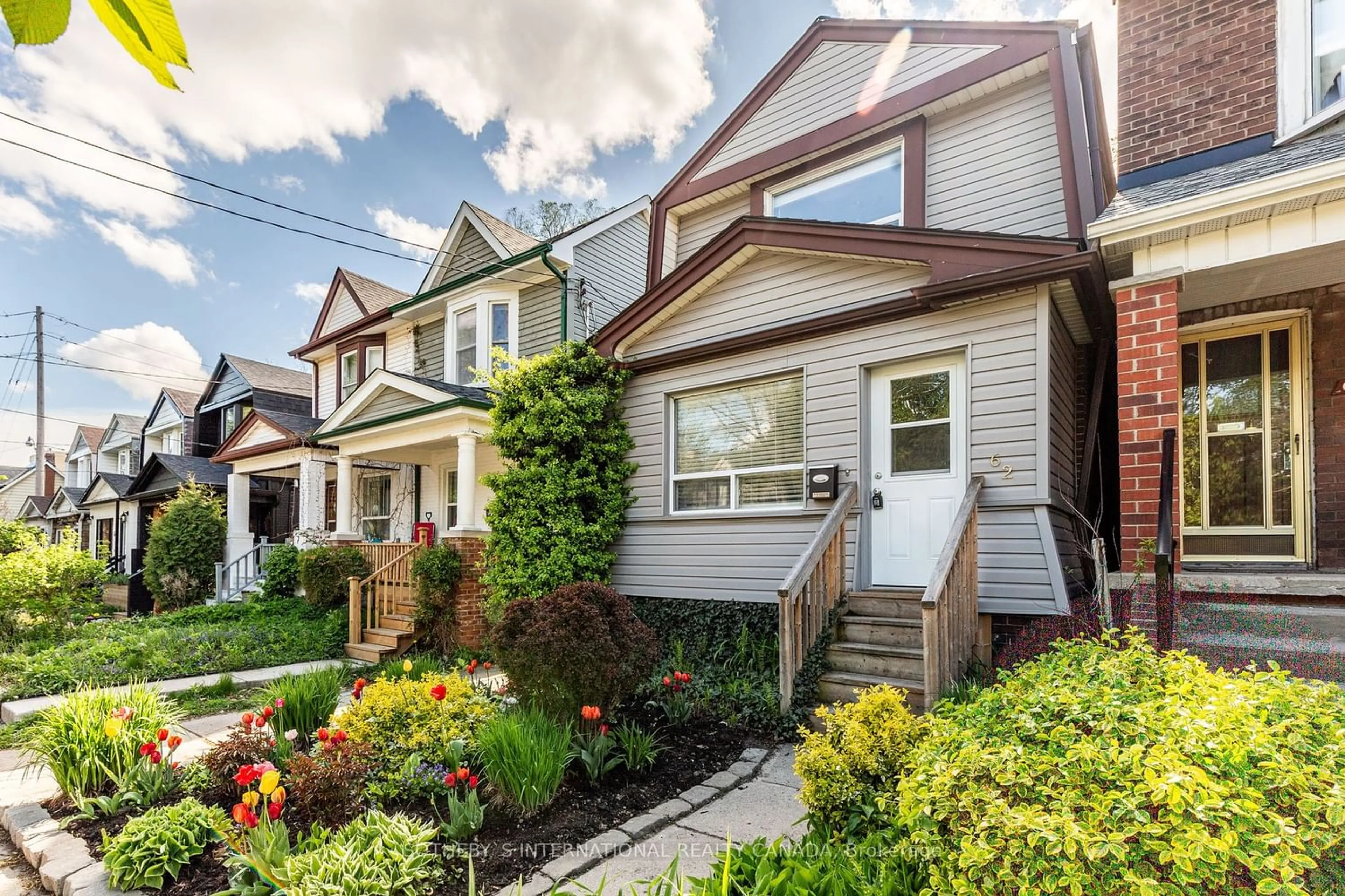 Frontside or backside of a home for 62 Roseheath Ave, Toronto Ontario M4C 3P5