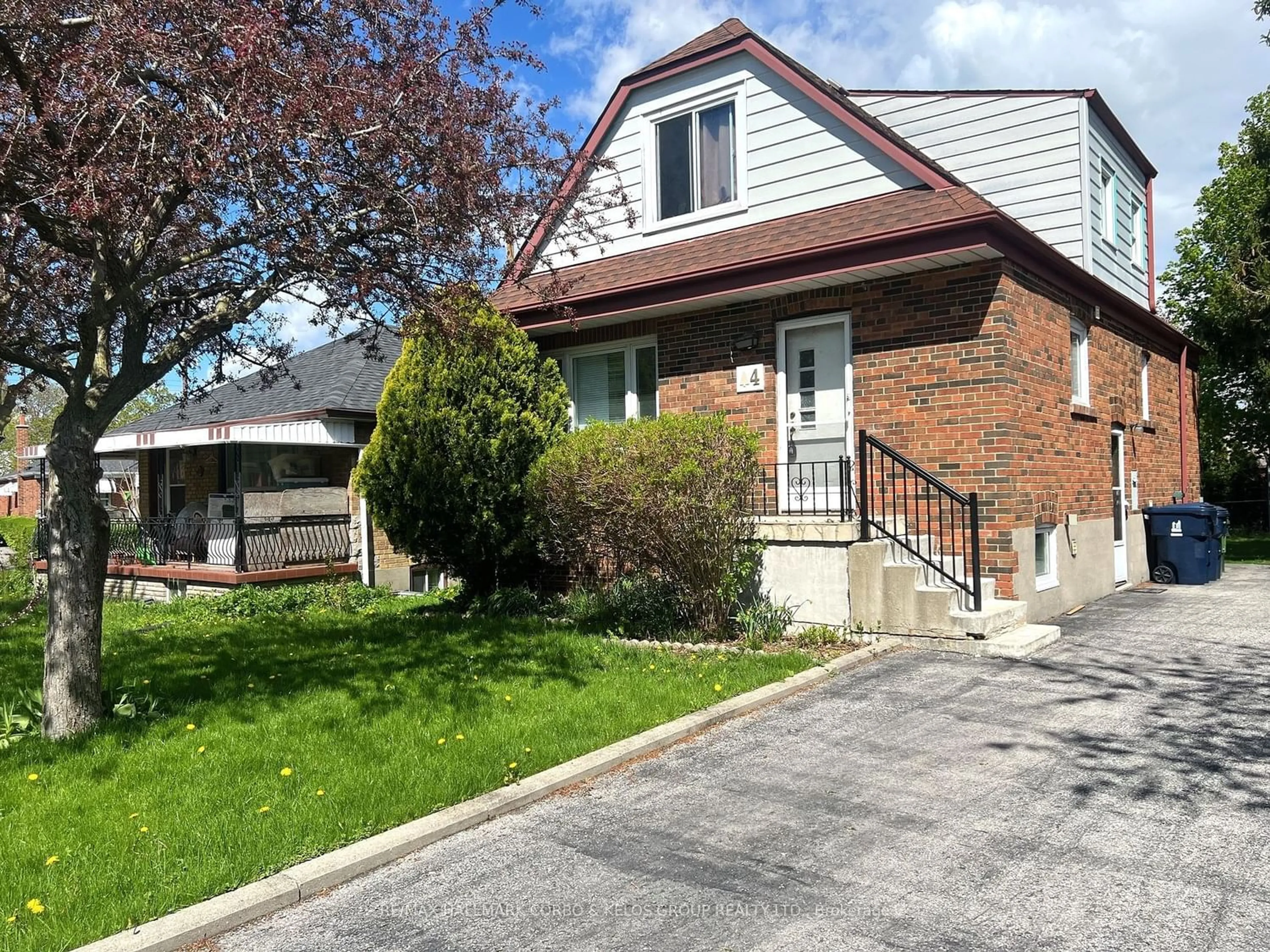 Frontside or backside of a home for 4 Valerie Rd, Toronto Ontario M1P 1E9