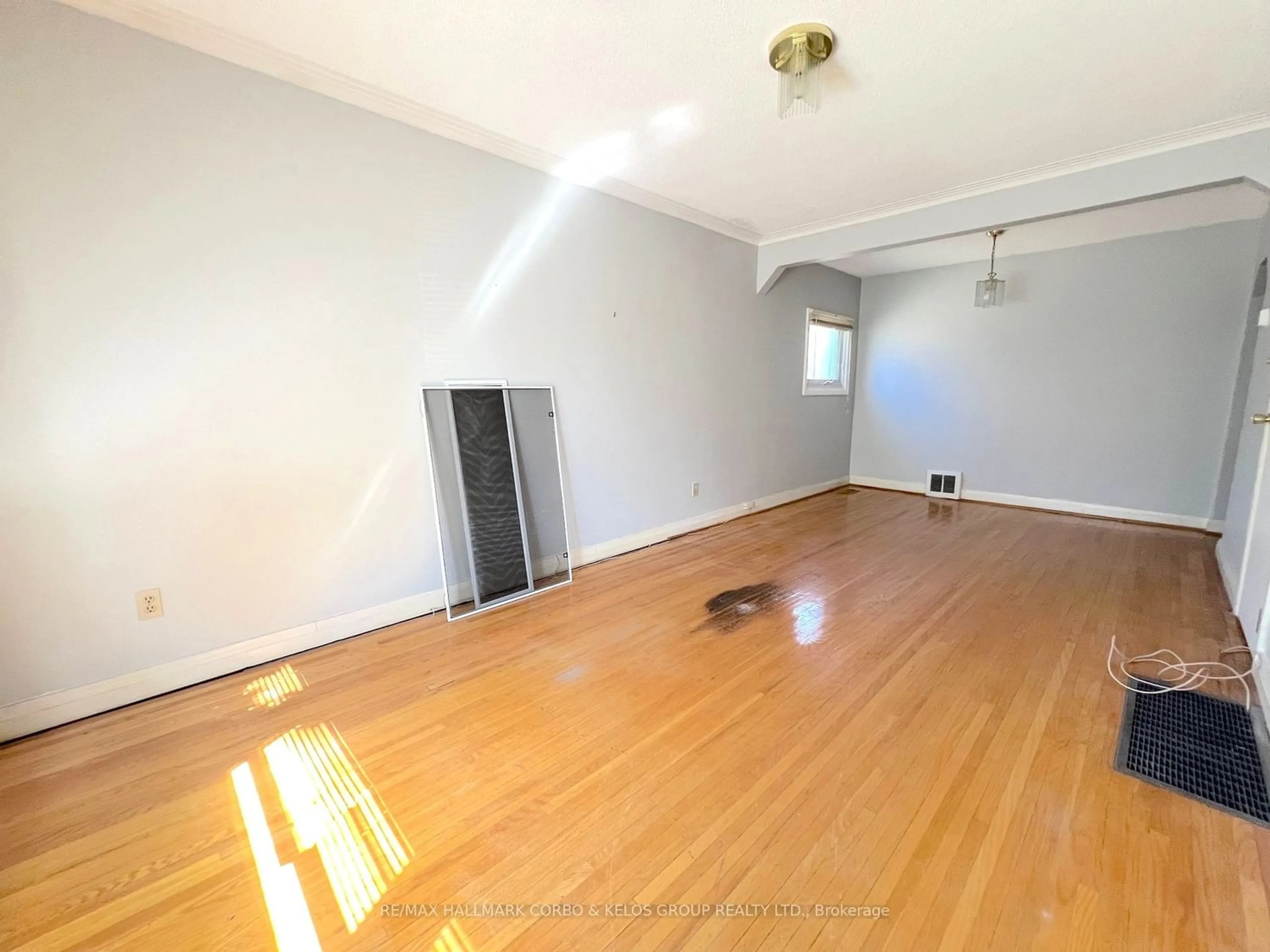 A pic of a room for 4 Valerie Rd, Toronto Ontario M1P 1E9