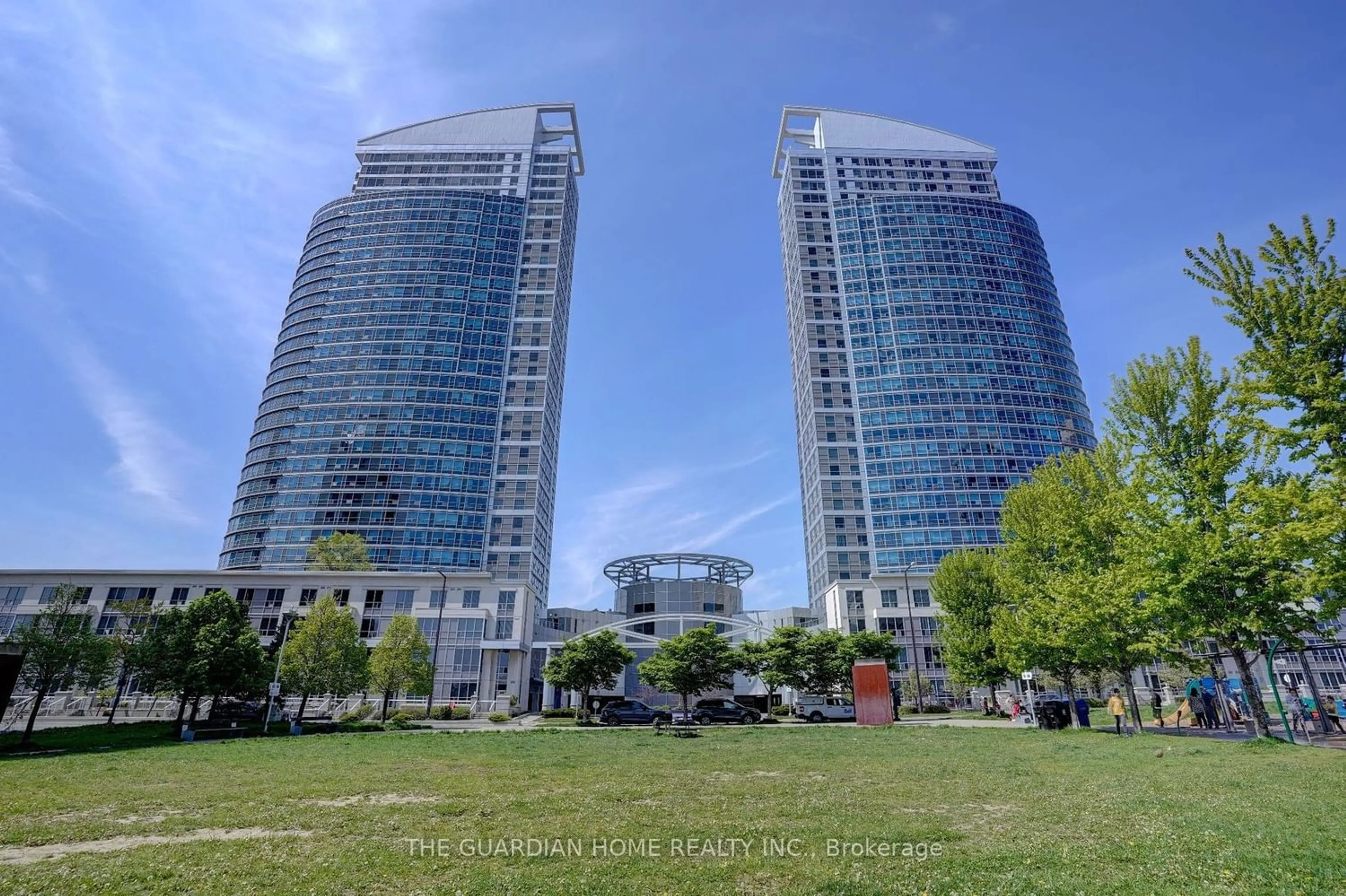 A pic from exterior of the house or condo for 38 Lee Centre Dr #1506, Toronto Ontario M1H 3J7