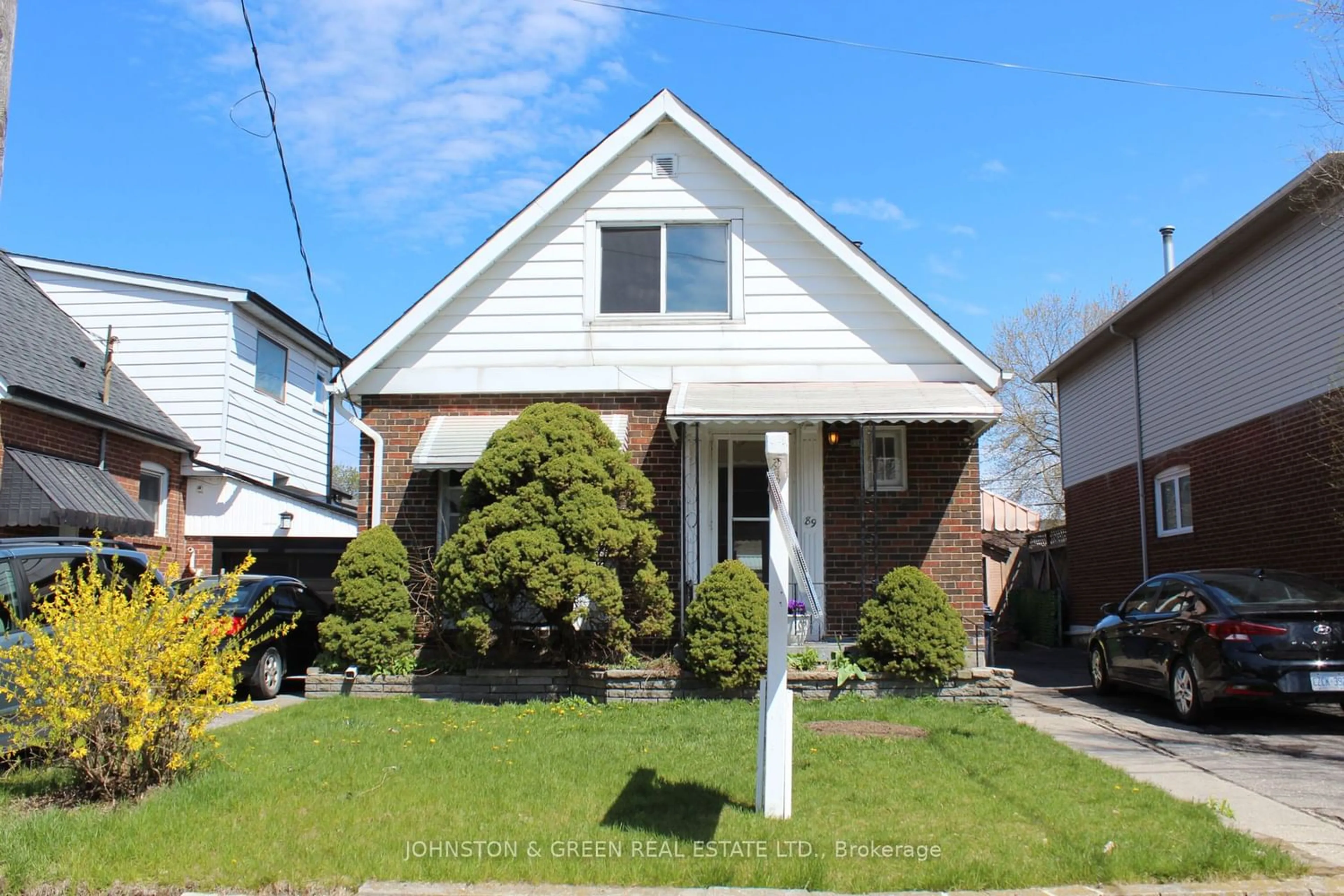 Frontside or backside of a home for 89 Binswood Ave, Toronto Ontario M4C 3P1