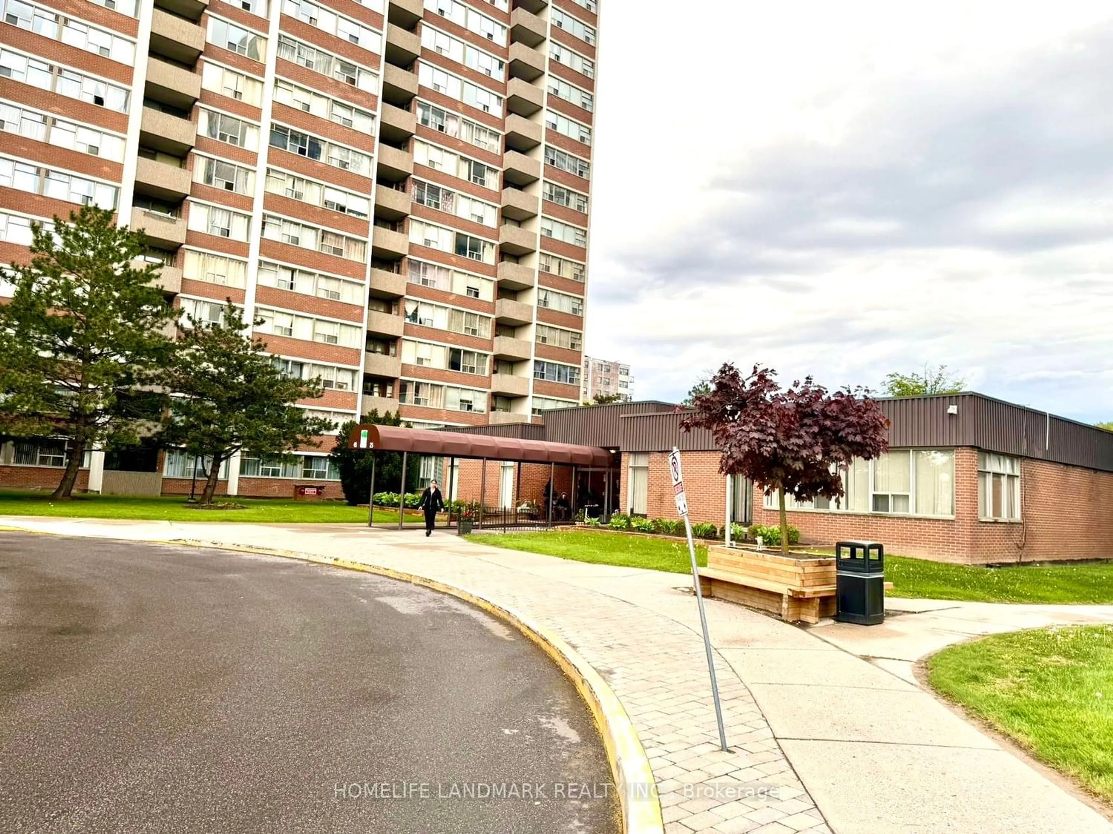 A pic from exterior of the house or condo for 25 Silver Springs Blvd #512, Toronto Ontario M1V 1M9