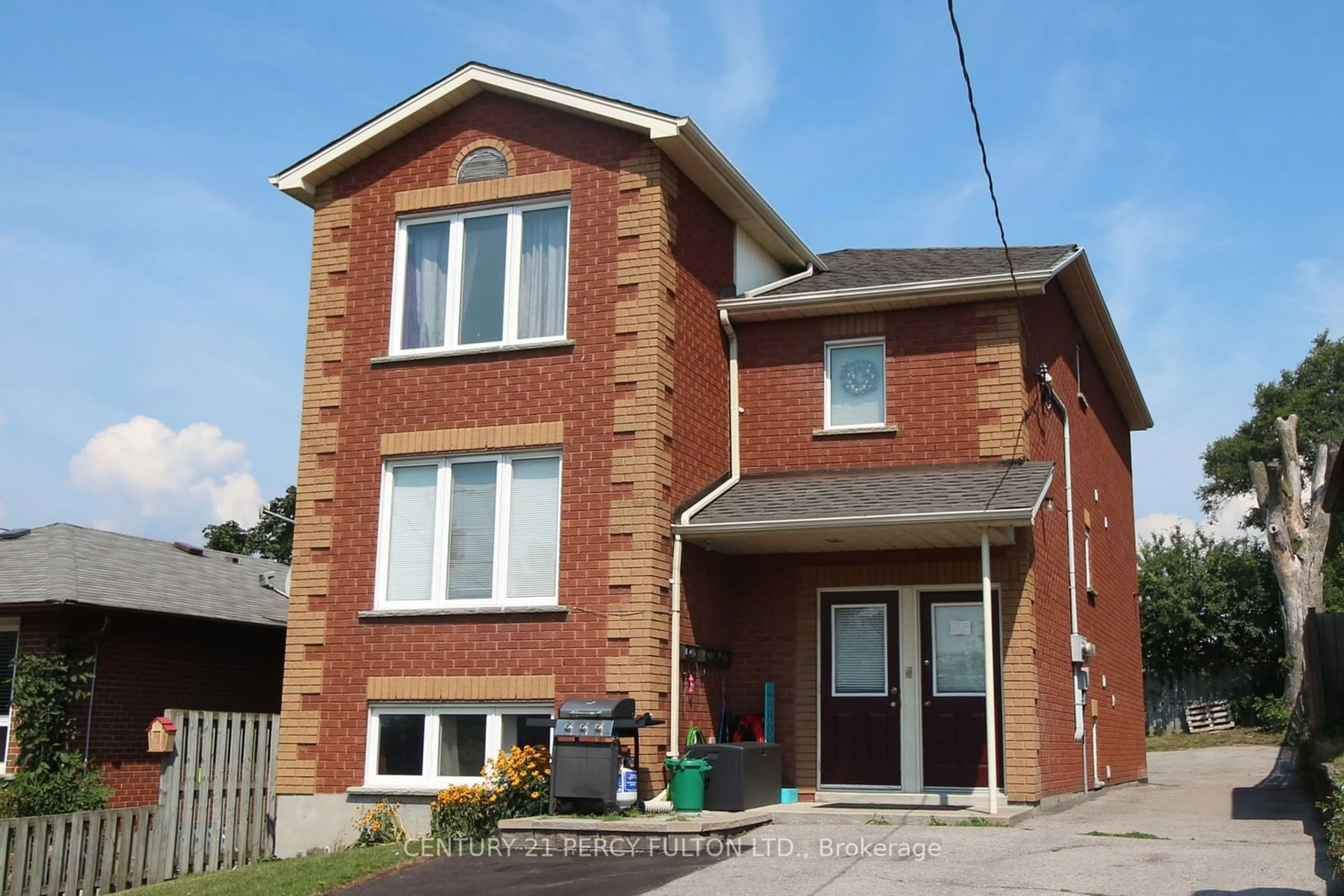 Home with brick exterior material for 318 College Ave, Oshawa Ontario L1J 1S1