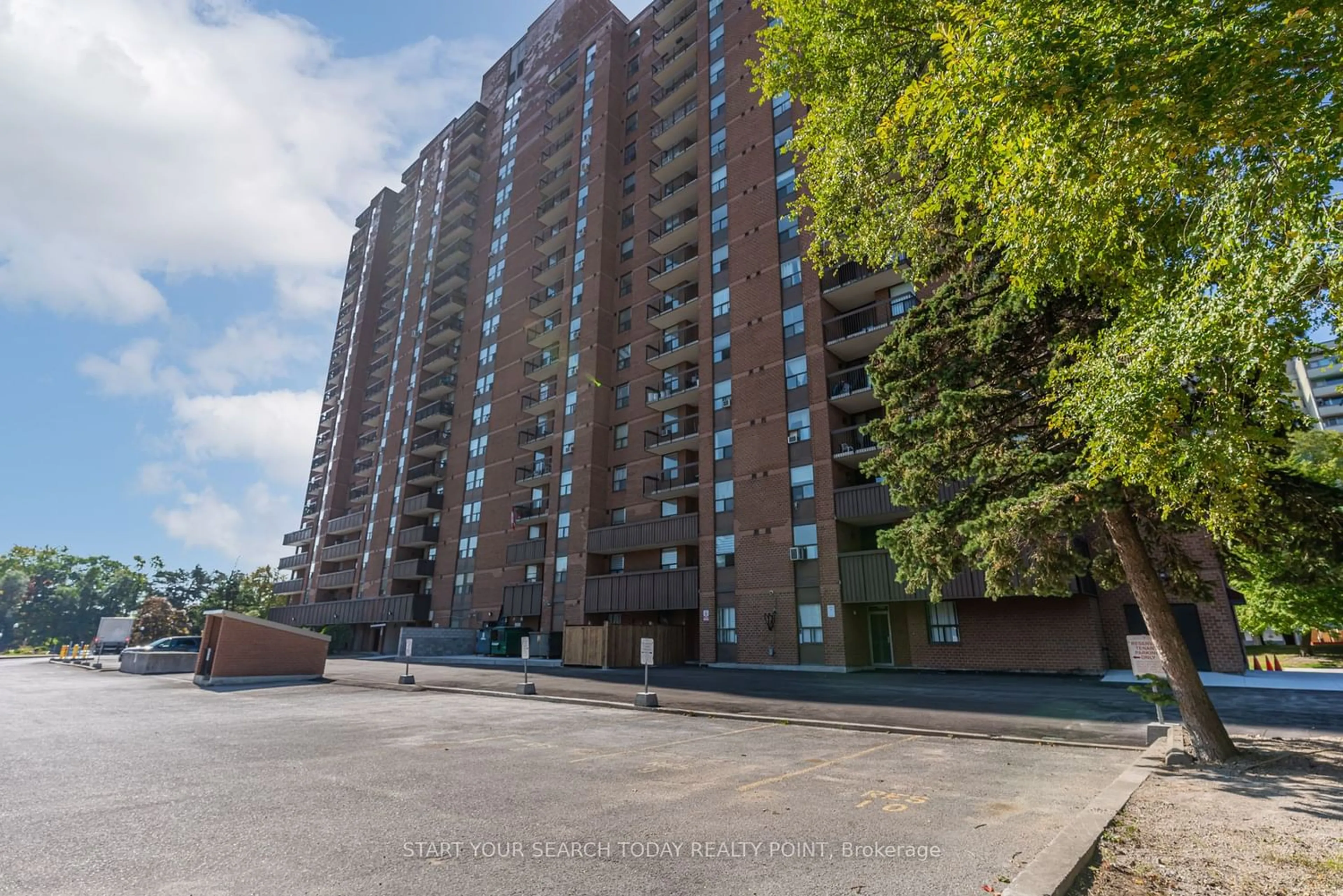 A pic from exterior of the house or condo for 90 Ling Rd #810, Toronto Ontario M1E 4Y3