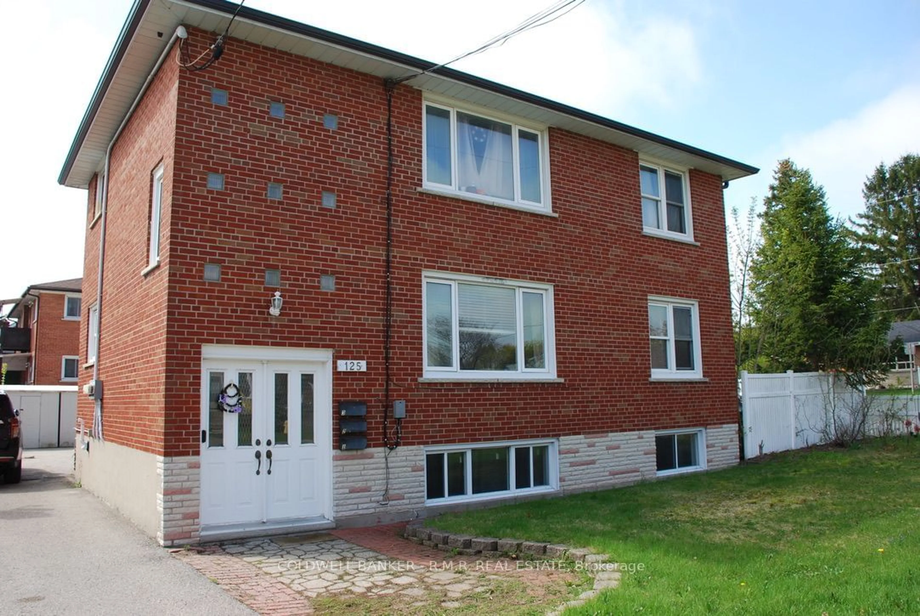 Outside view for 125 Byng Ave, Oshawa Ontario L1G 3N2