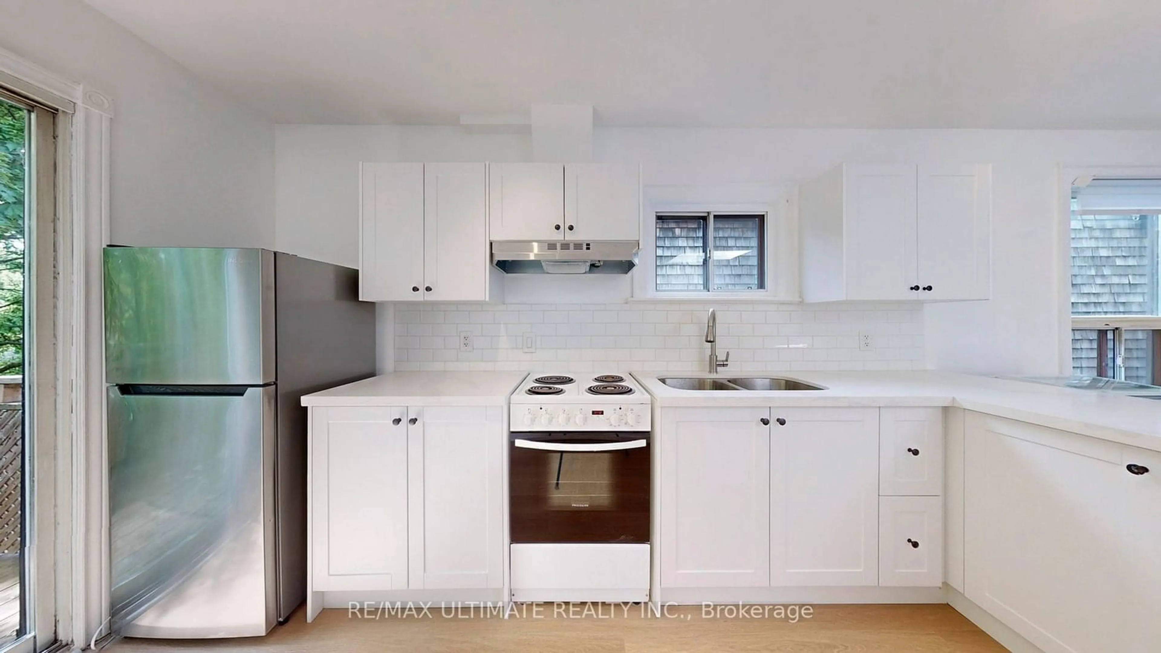 Standard kitchen for 215 Kingston Rd, Toronto Ontario M4L 1T5