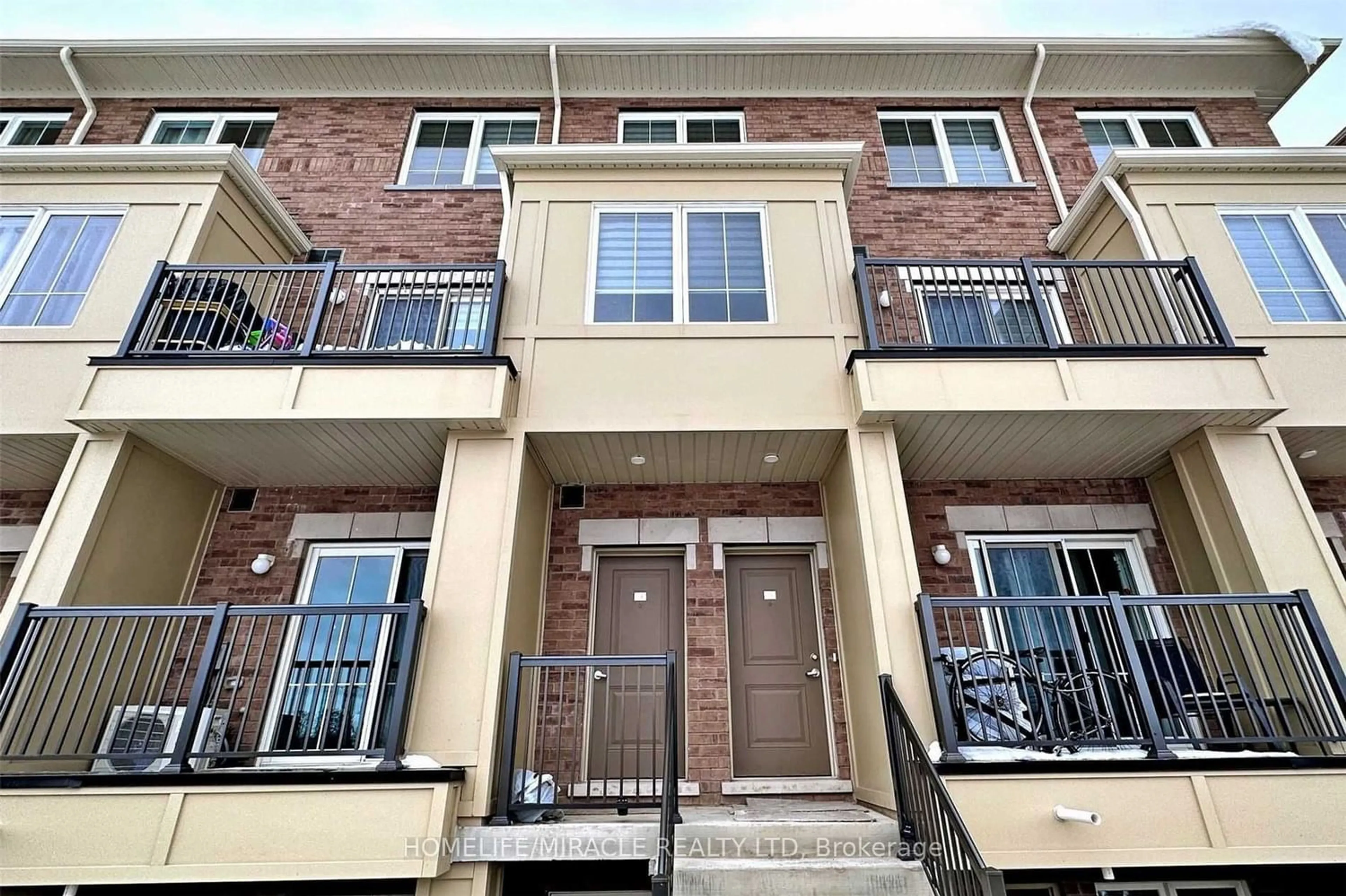 A pic from exterior of the house or condo for 470 Beresford Path #14, Oshawa Ontario L1H 0B2