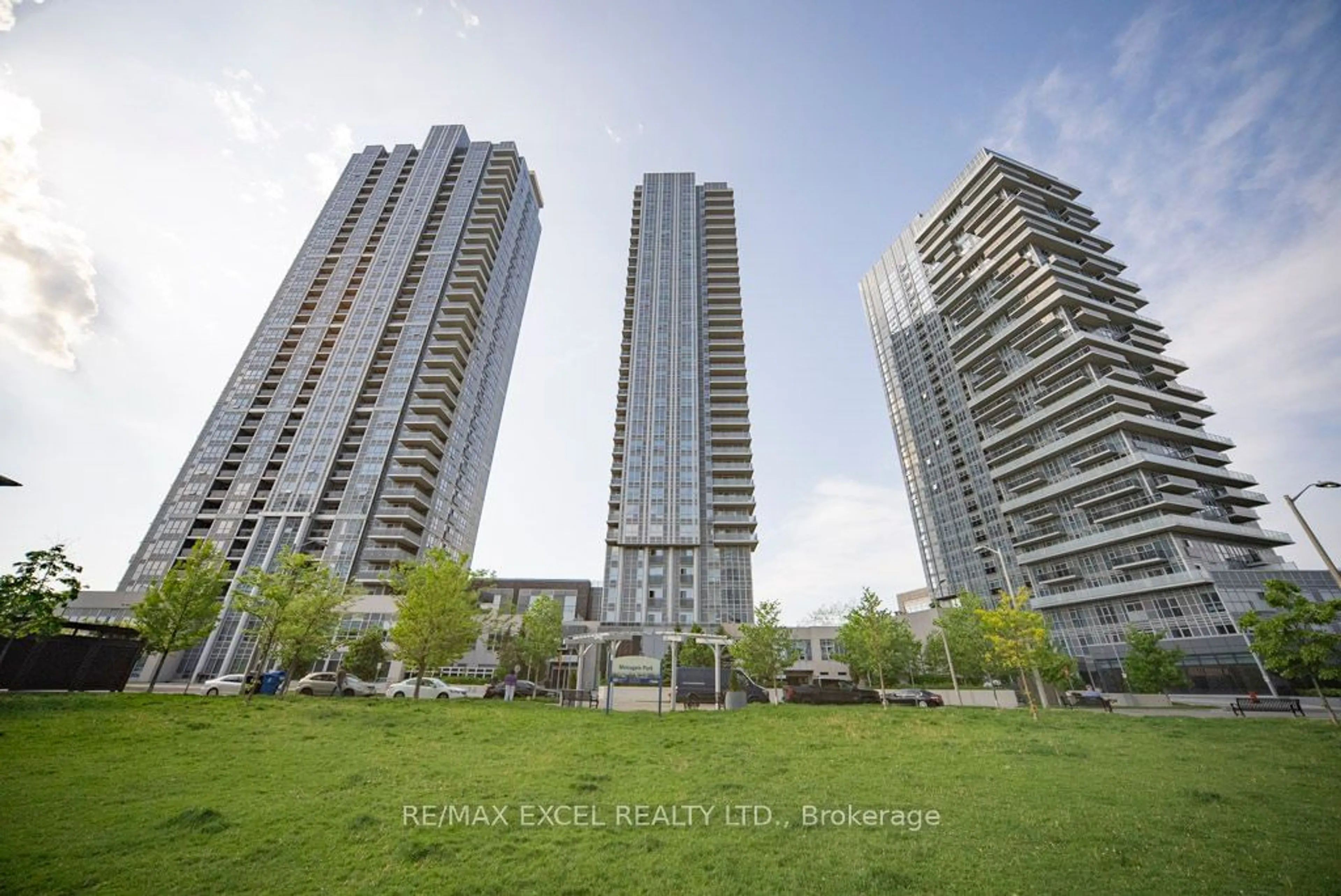 A pic from exterior of the house or condo for 255 Village Green Sq #1508, Toronto Ontario M1S 0L3