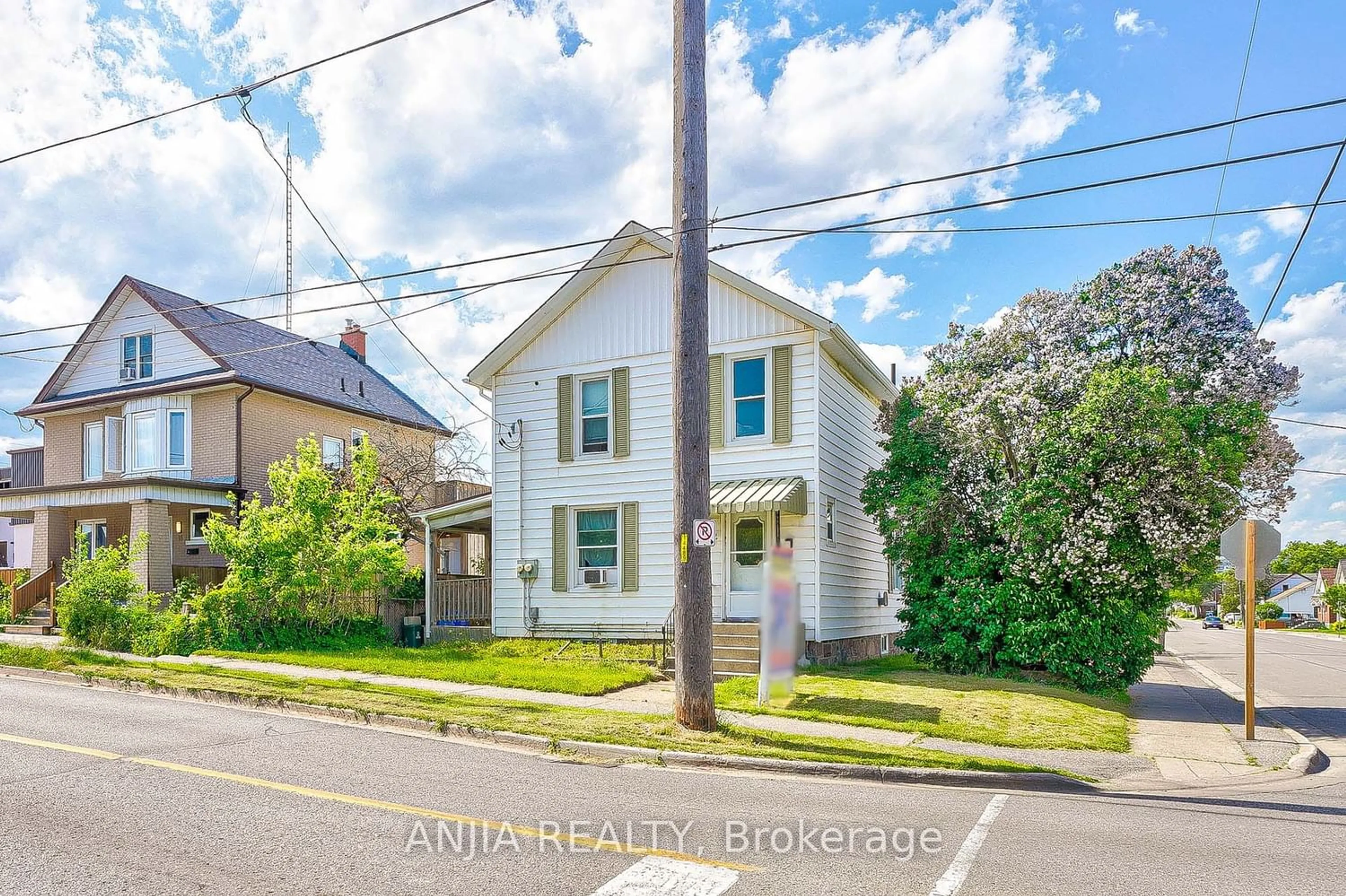 Frontside or backside of a home for 22 Elm St #2, Oshawa Ontario L1H 2K7