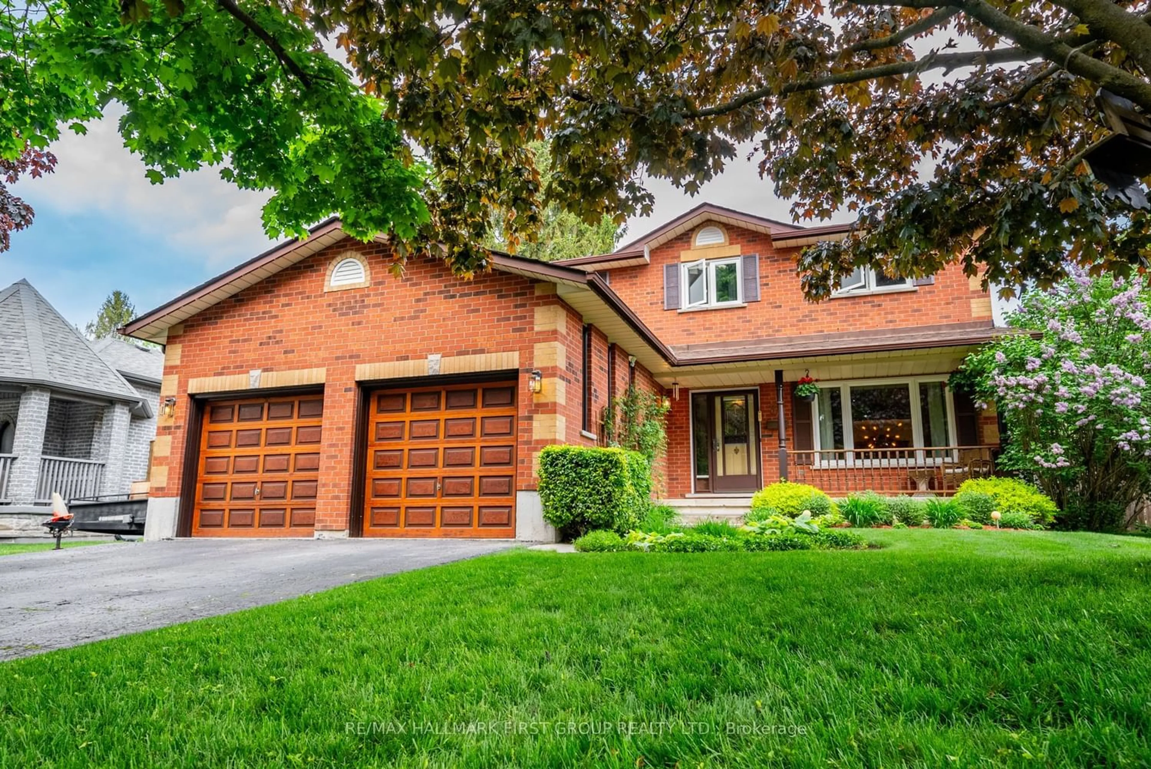 Home with brick exterior material for 33 Renwick Rd, Clarington Ontario L1E 1V5