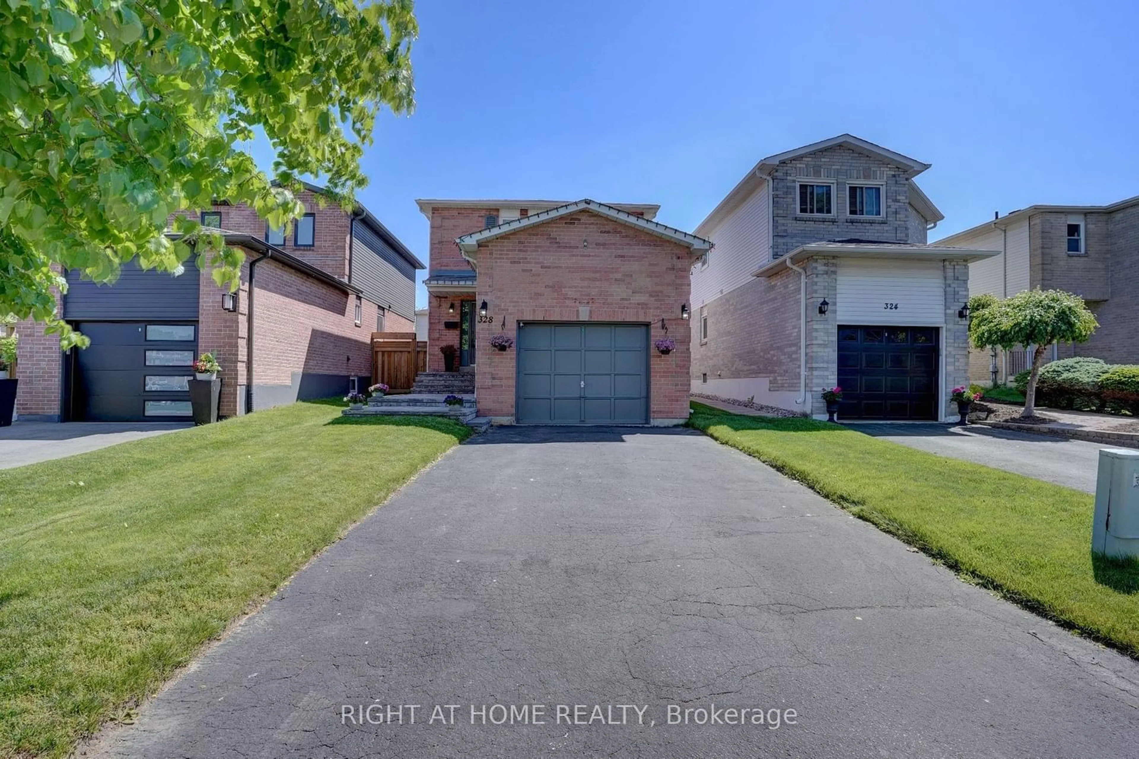 Frontside or backside of a home for 328 Bristol Cres, Oshawa Ontario L1J 8J6