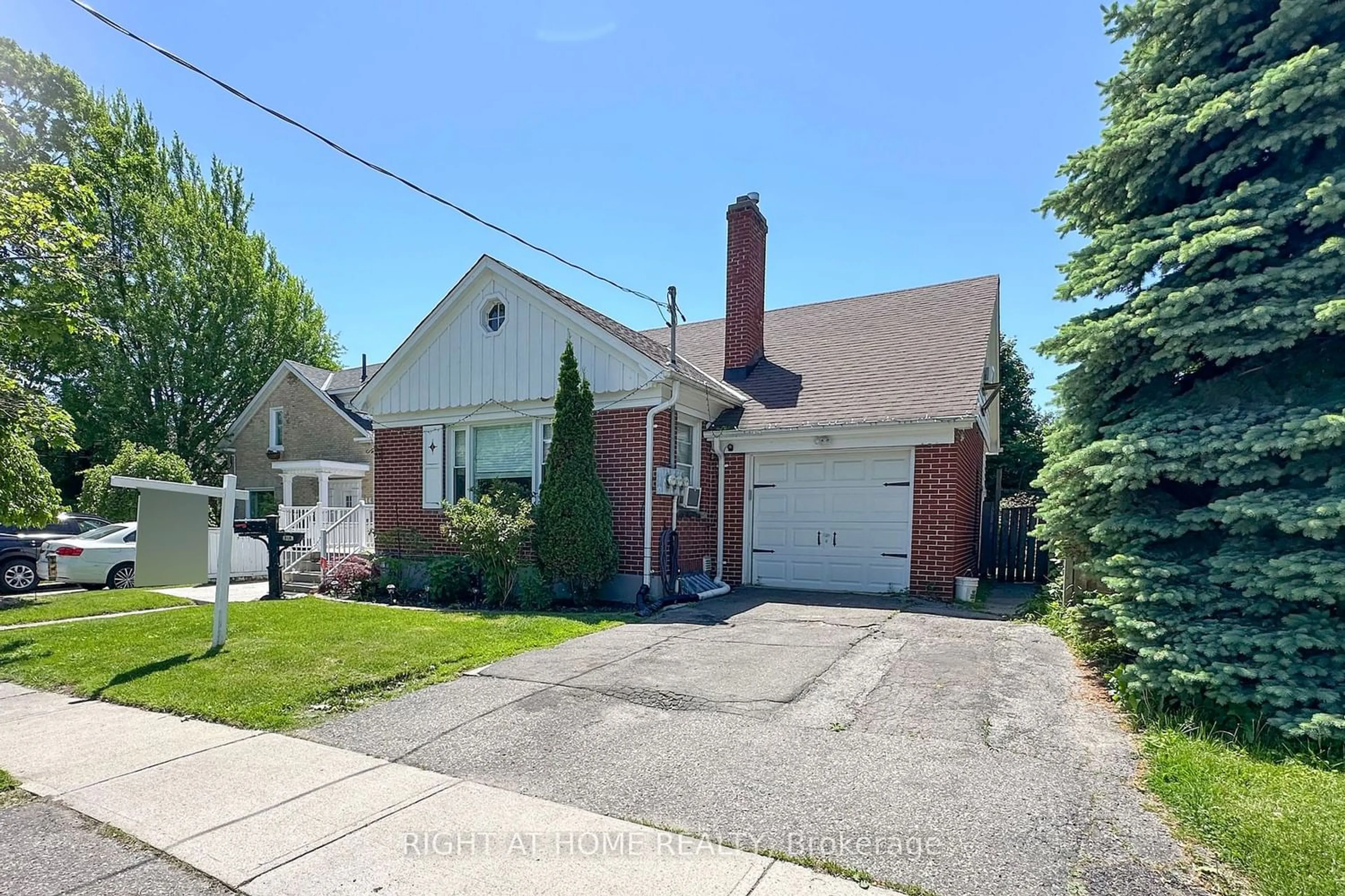 Frontside or backside of a home for 218 Kendal Ave, Oshawa Ontario L1G 5B5