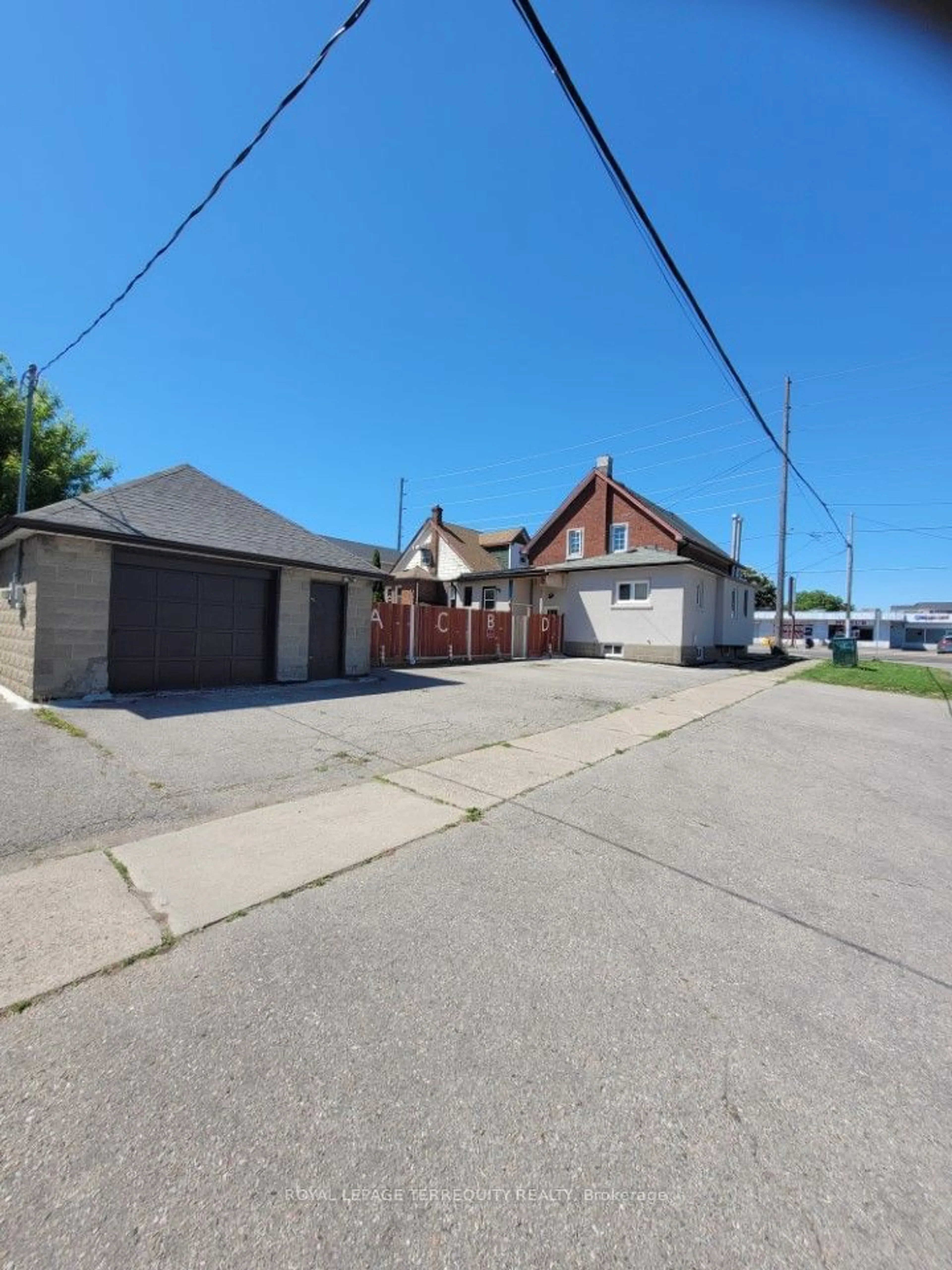 Frontside or backside of a home for 555 Ritson Rd, Oshawa Ontario L1H 5K6