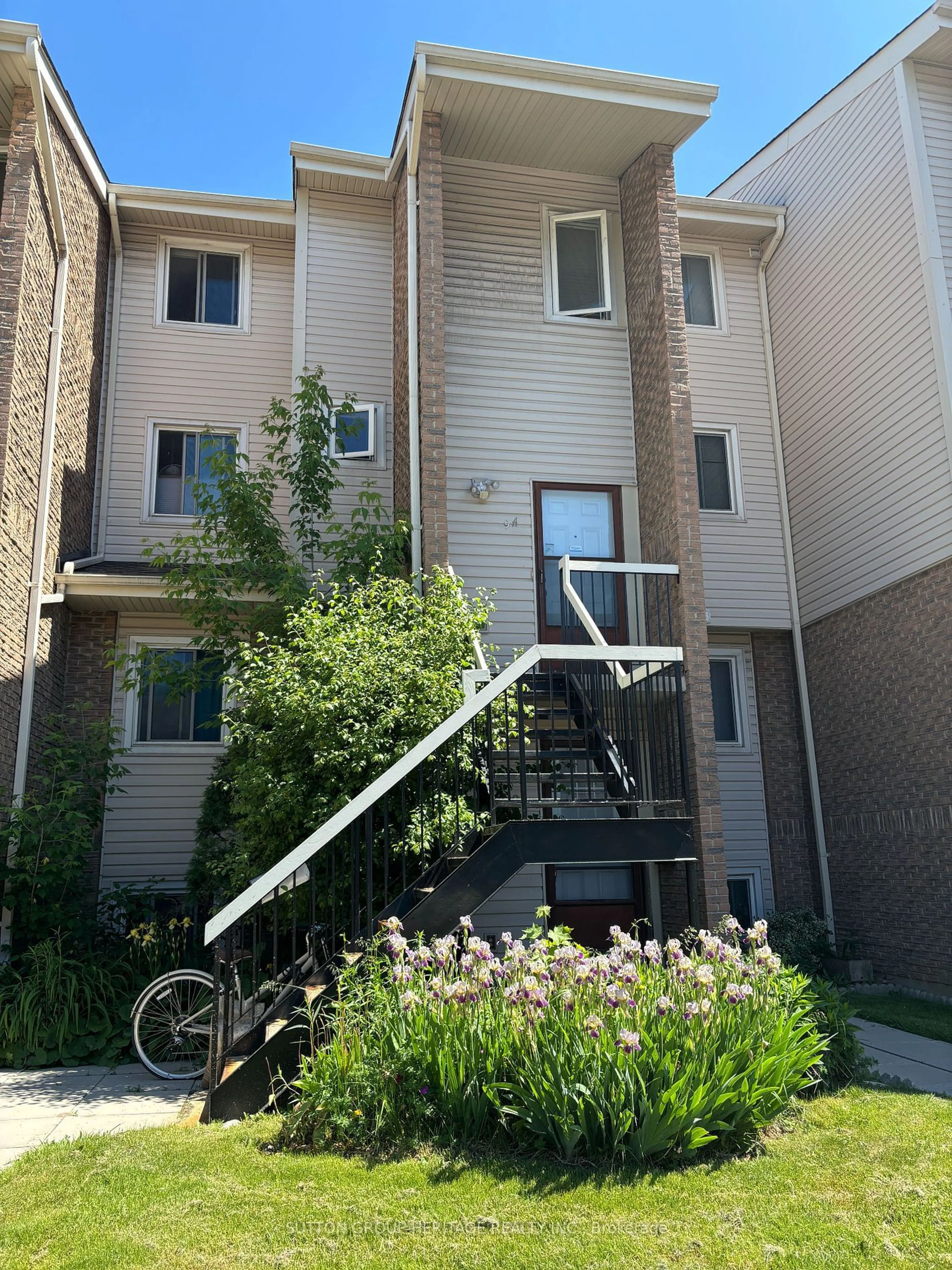 A pic from exterior of the house or condo for 1360 Glenanna Rd #9A, Pickering Ontario L1V 2T5