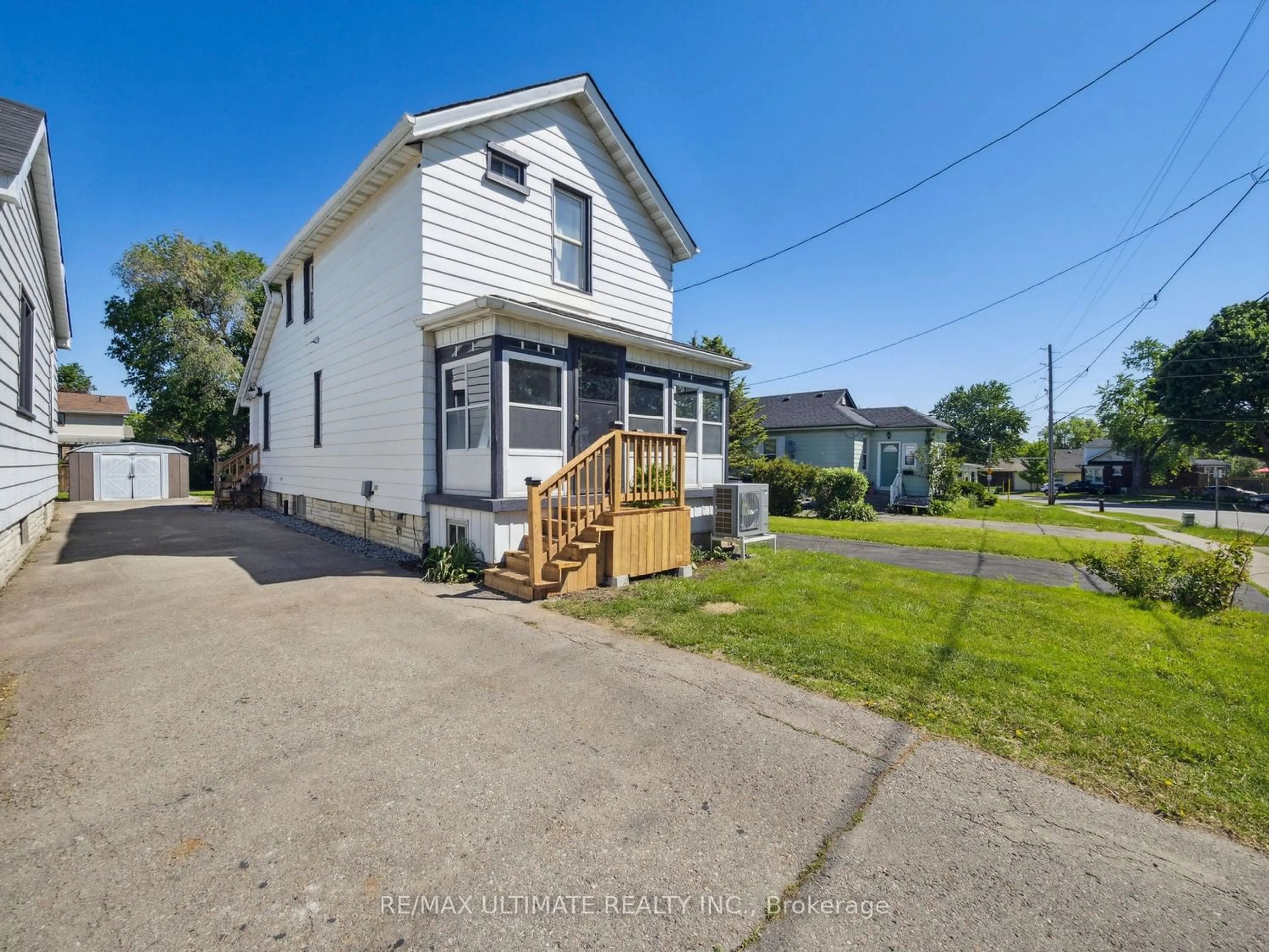 Frontside or backside of a home for 152 Mill St, Oshawa Ontario L1J 1S7