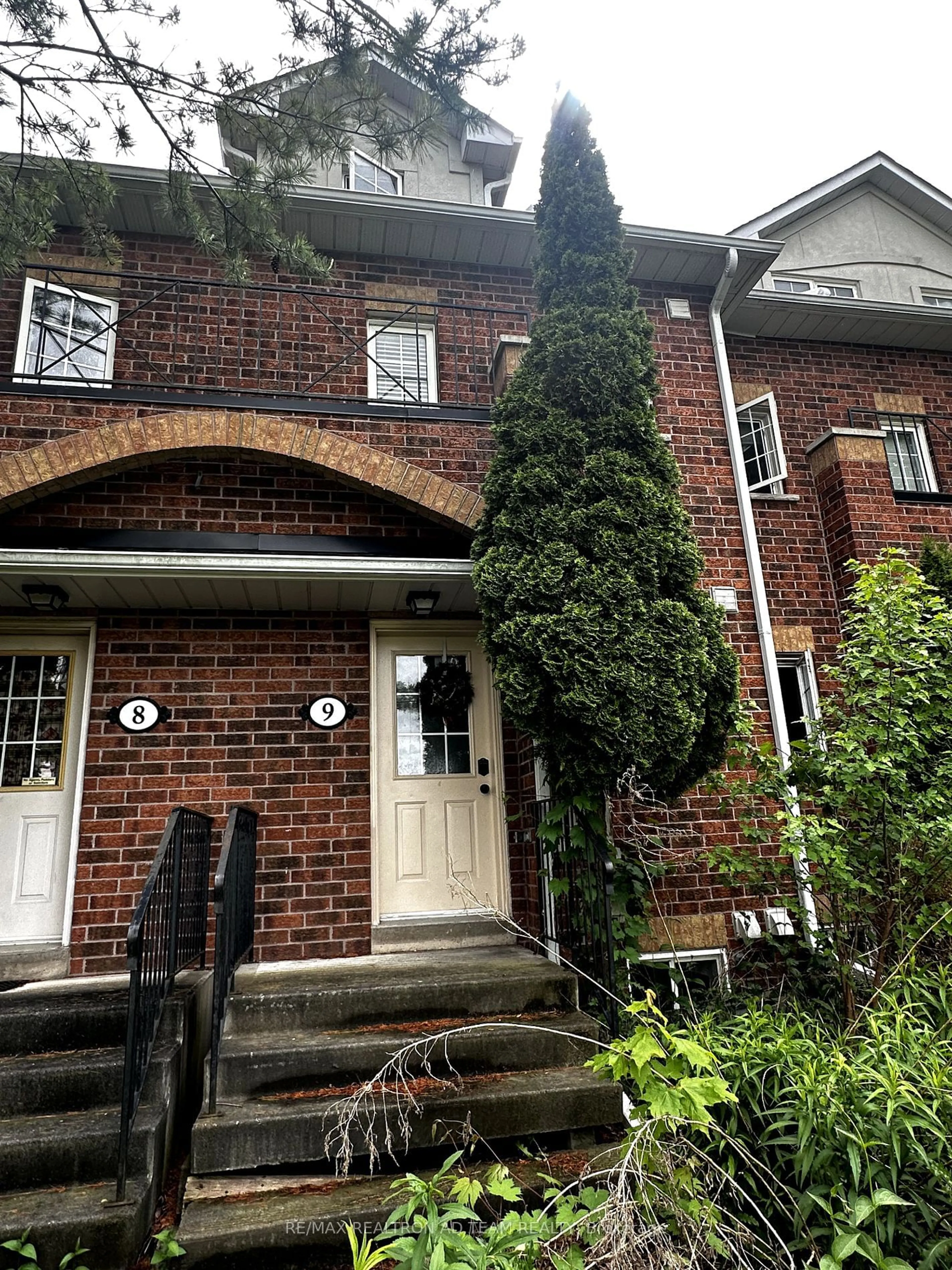 Outside view for 2 Hedge End Rd #9, Toronto Ontario M1B 5Z8