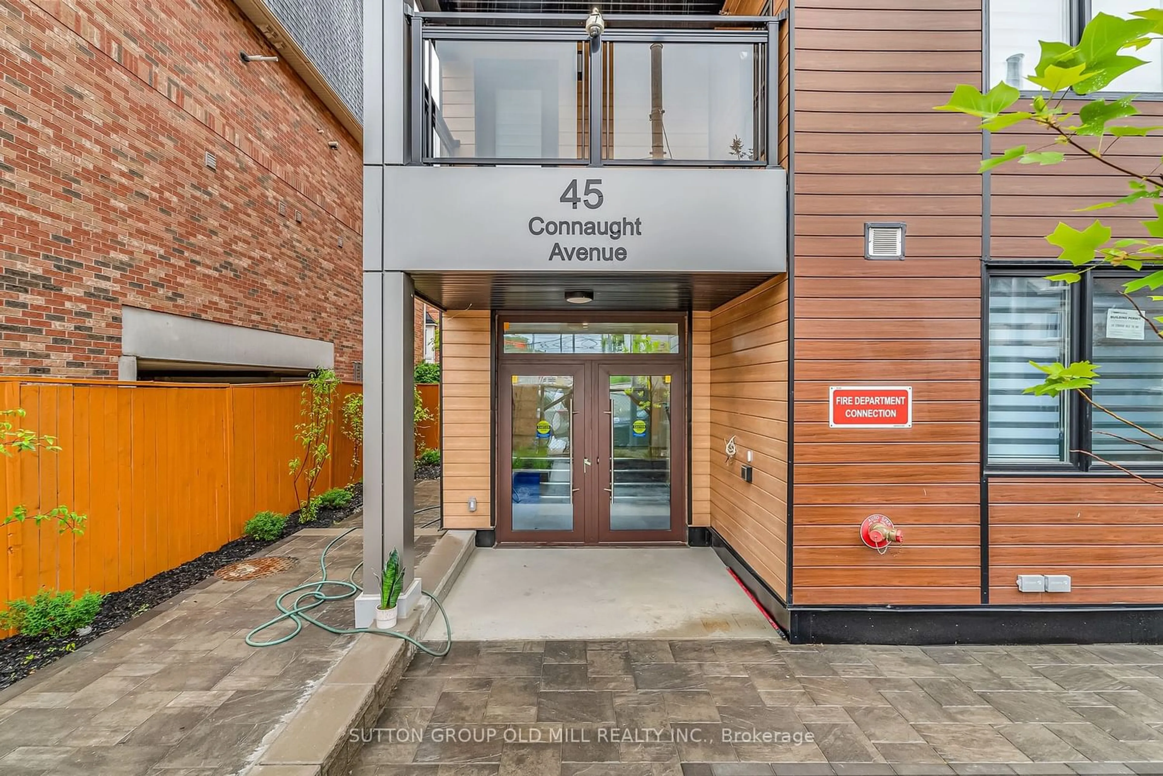 Indoor foyer for 45 Connaught Ave #405, Toronto Ontario M4L 2V8