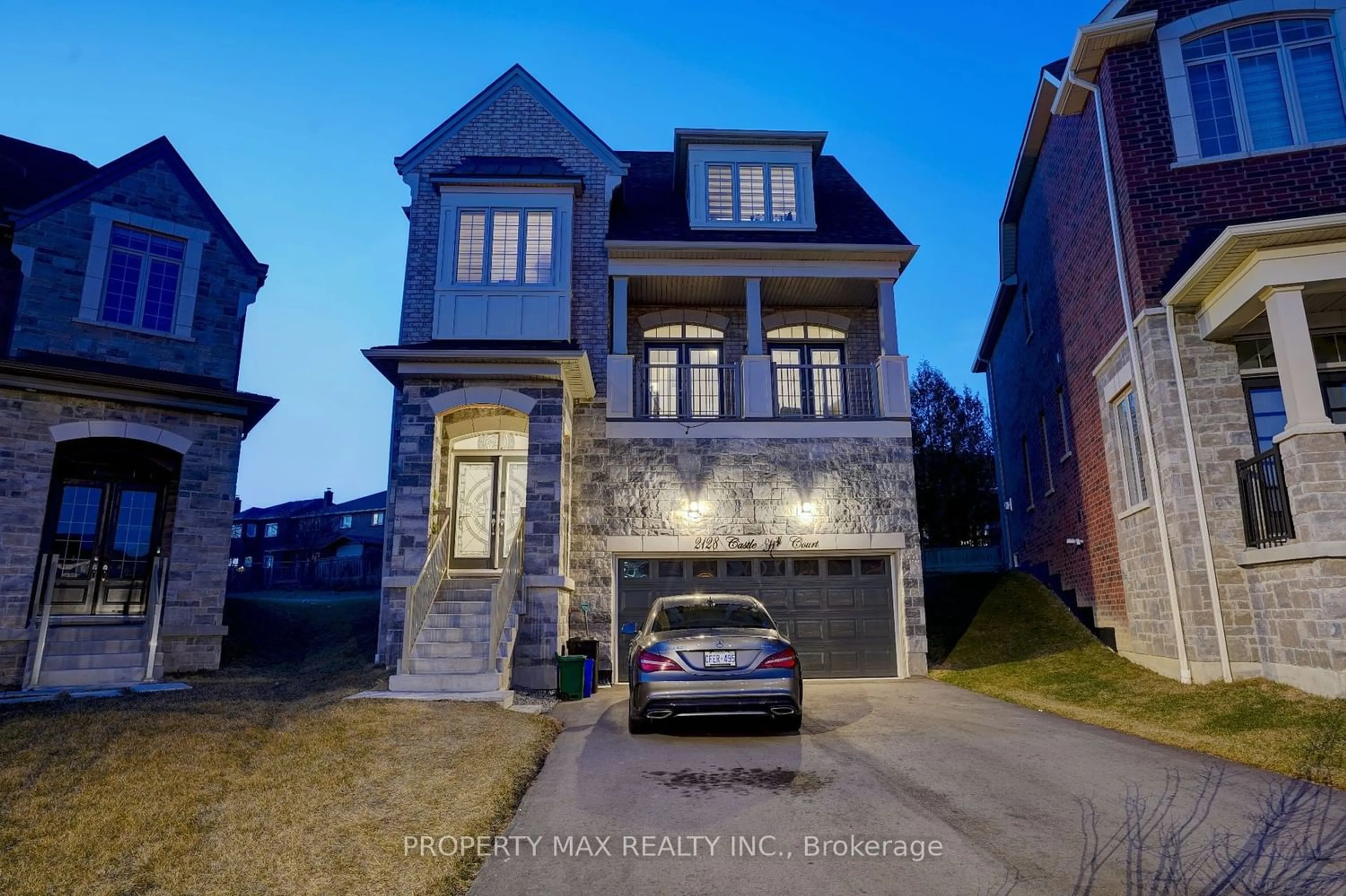 A pic from exterior of the house or condo for 2128 Castle Hill Crt, Pickering Ontario L1X 1Z1