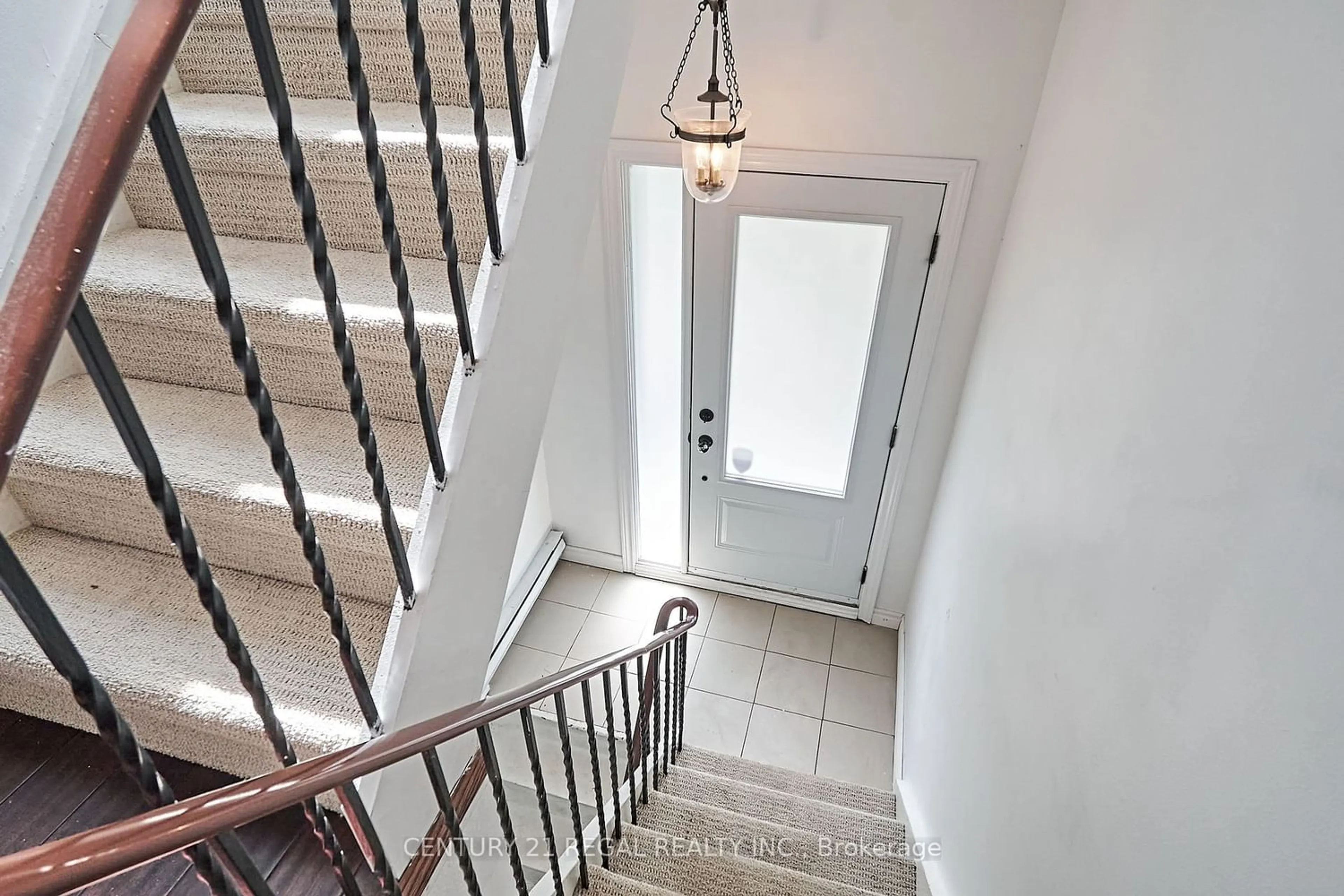 Stairs for 837 Craven Rd, Toronto Ontario M4L 2Z6