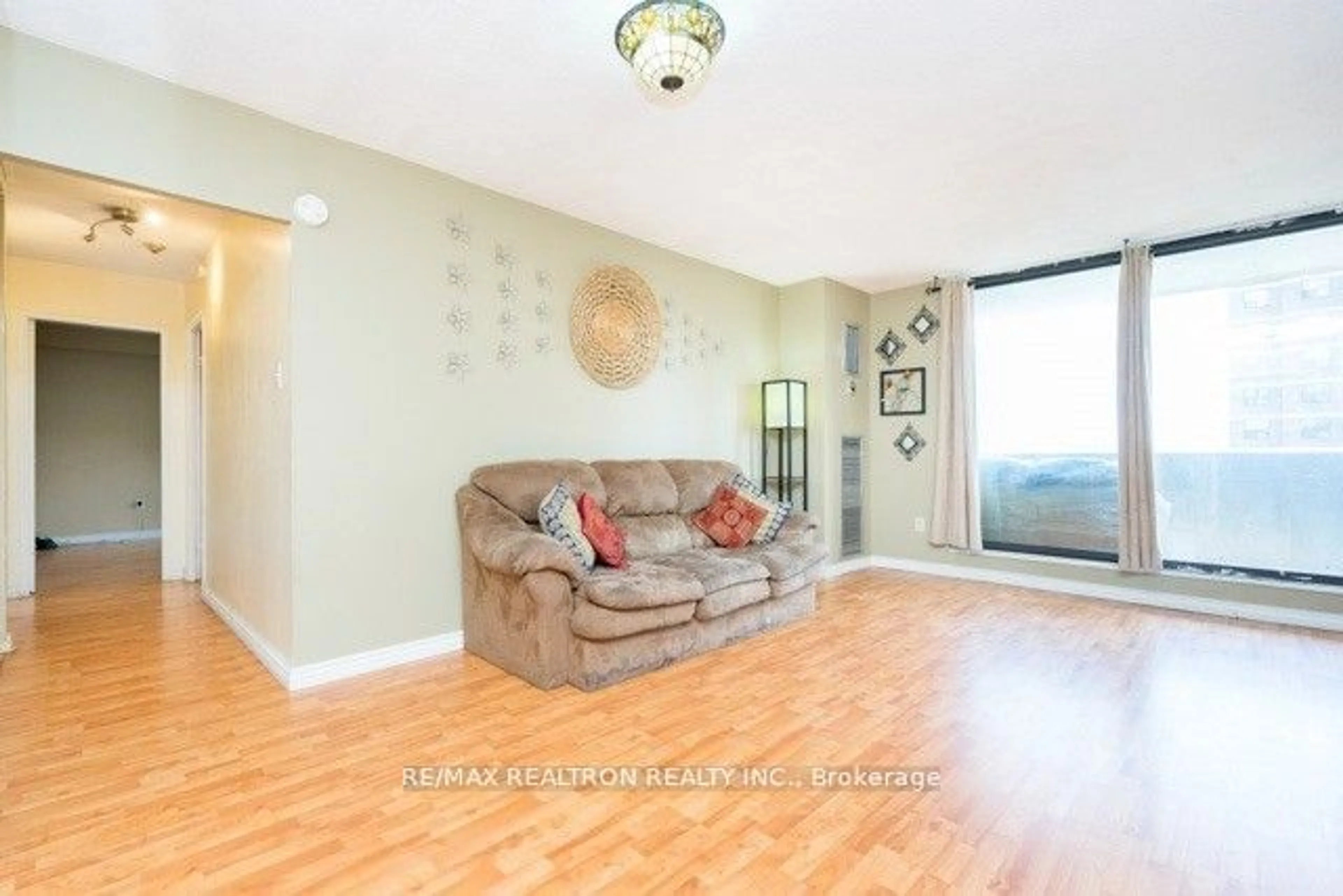 Living room for 100 Prudential Dr #1010, Toronto Ontario M1P 4V4