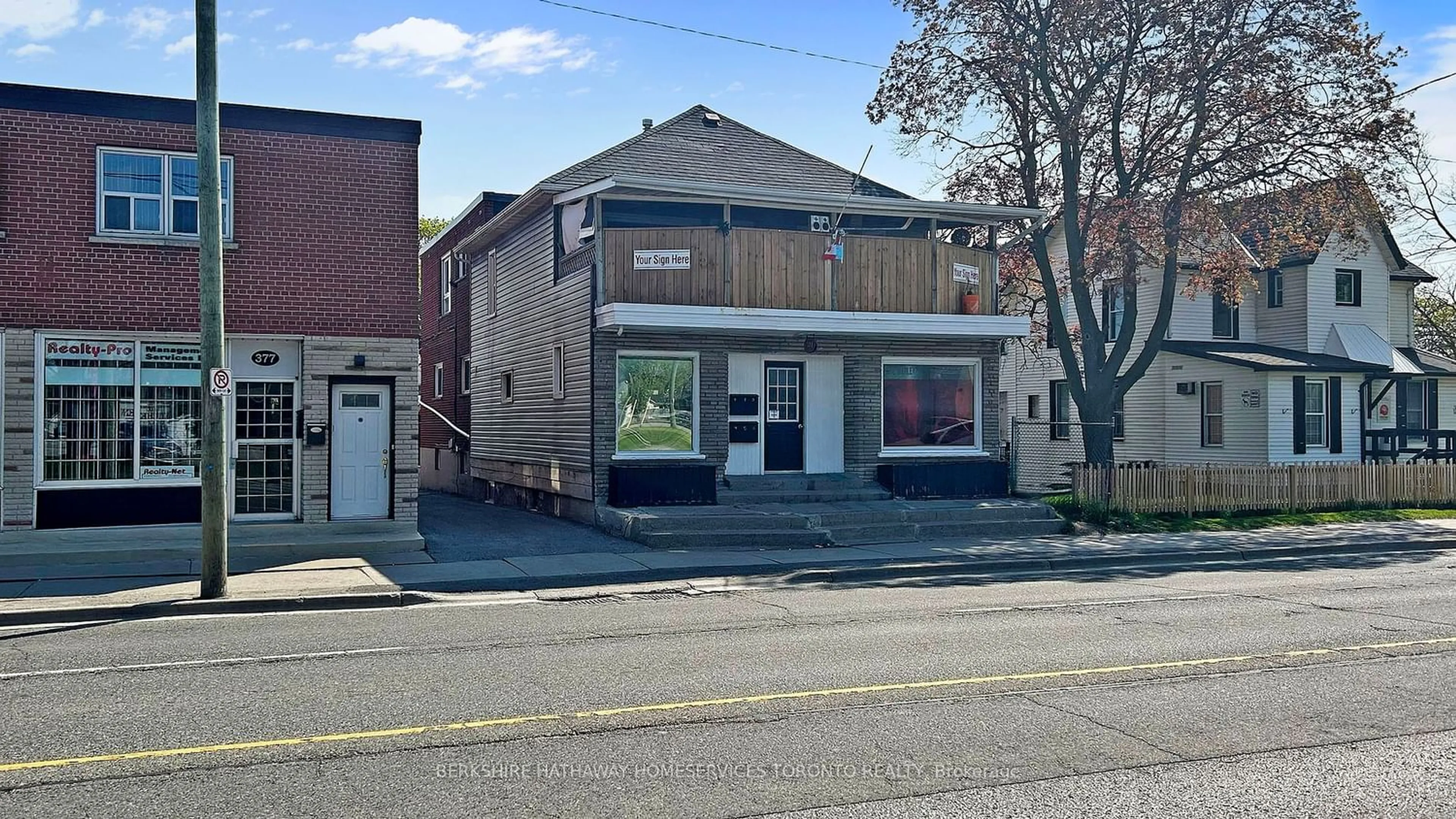 A pic from exterior of the house or condo, the front or back of building for 381 Simcoe St, Oshawa Ontario L1H 4J2