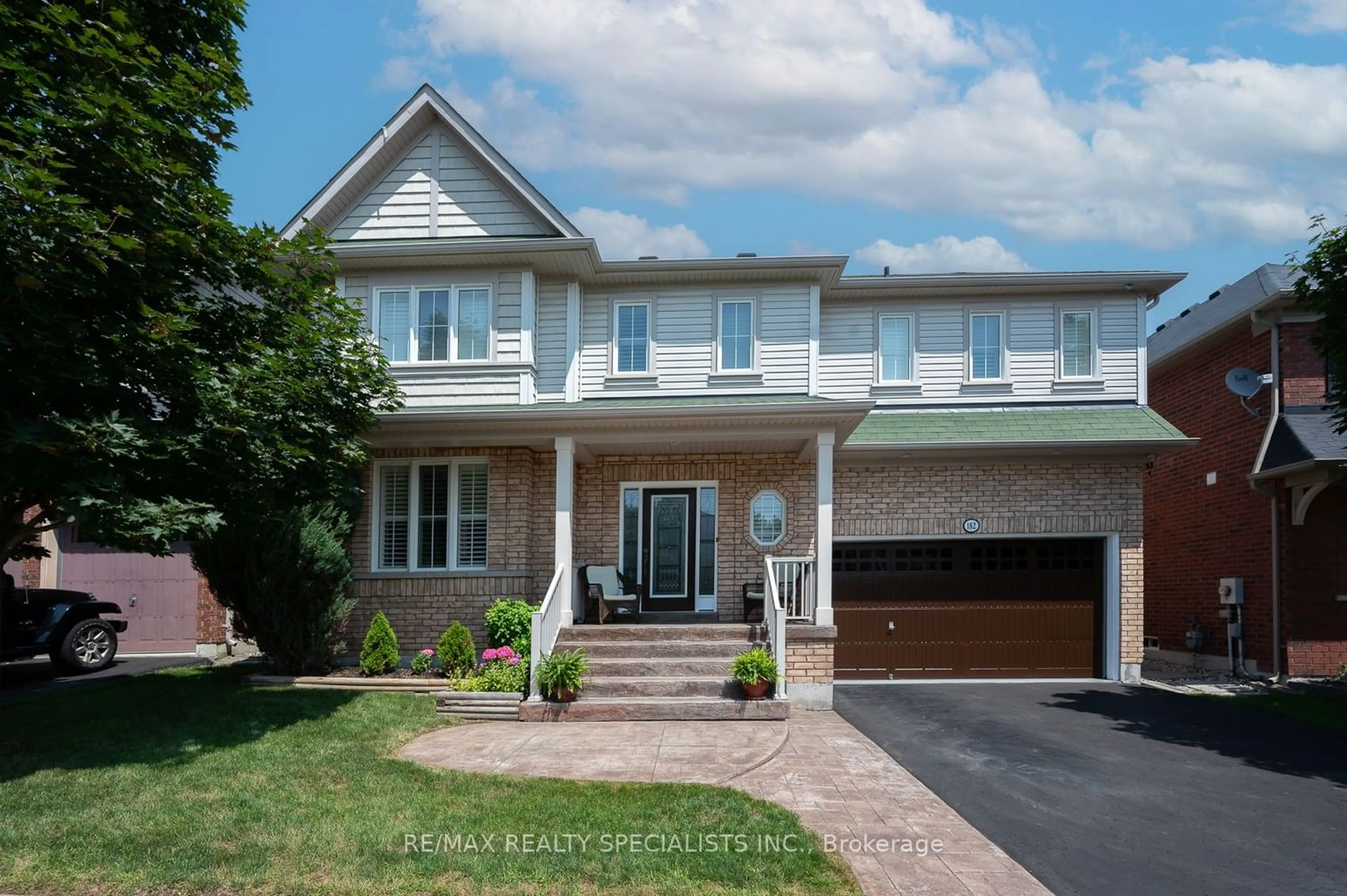 Frontside or backside of a home for 182 Northern Dancer Dr, Oshawa Ontario L1L 0A2