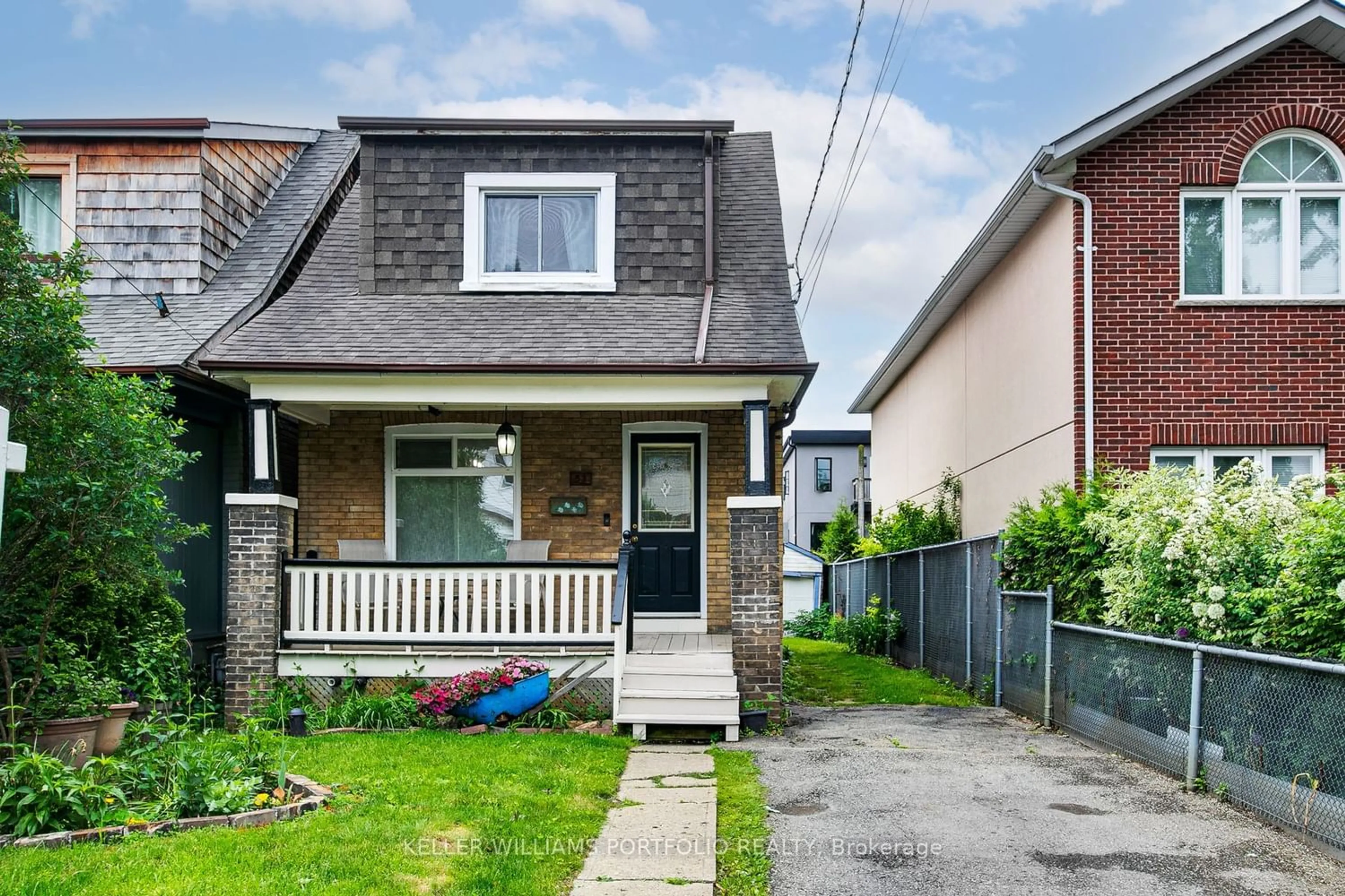 Frontside or backside of a home for 53 Epsom Ave, Toronto Ontario M4C 2A8