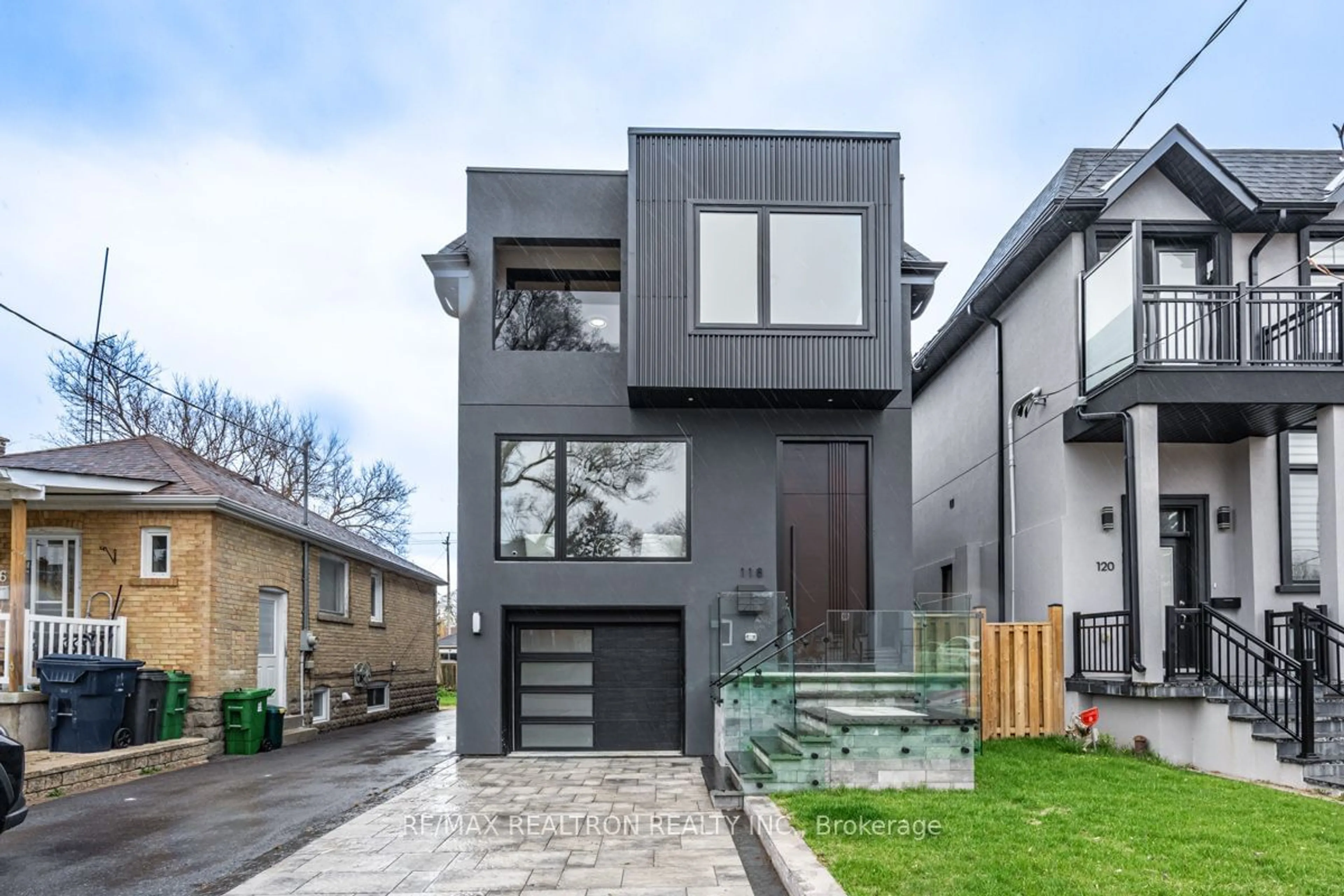Frontside or backside of a home for 118 Virginia Ave, Toronto Ontario M4C 2T2