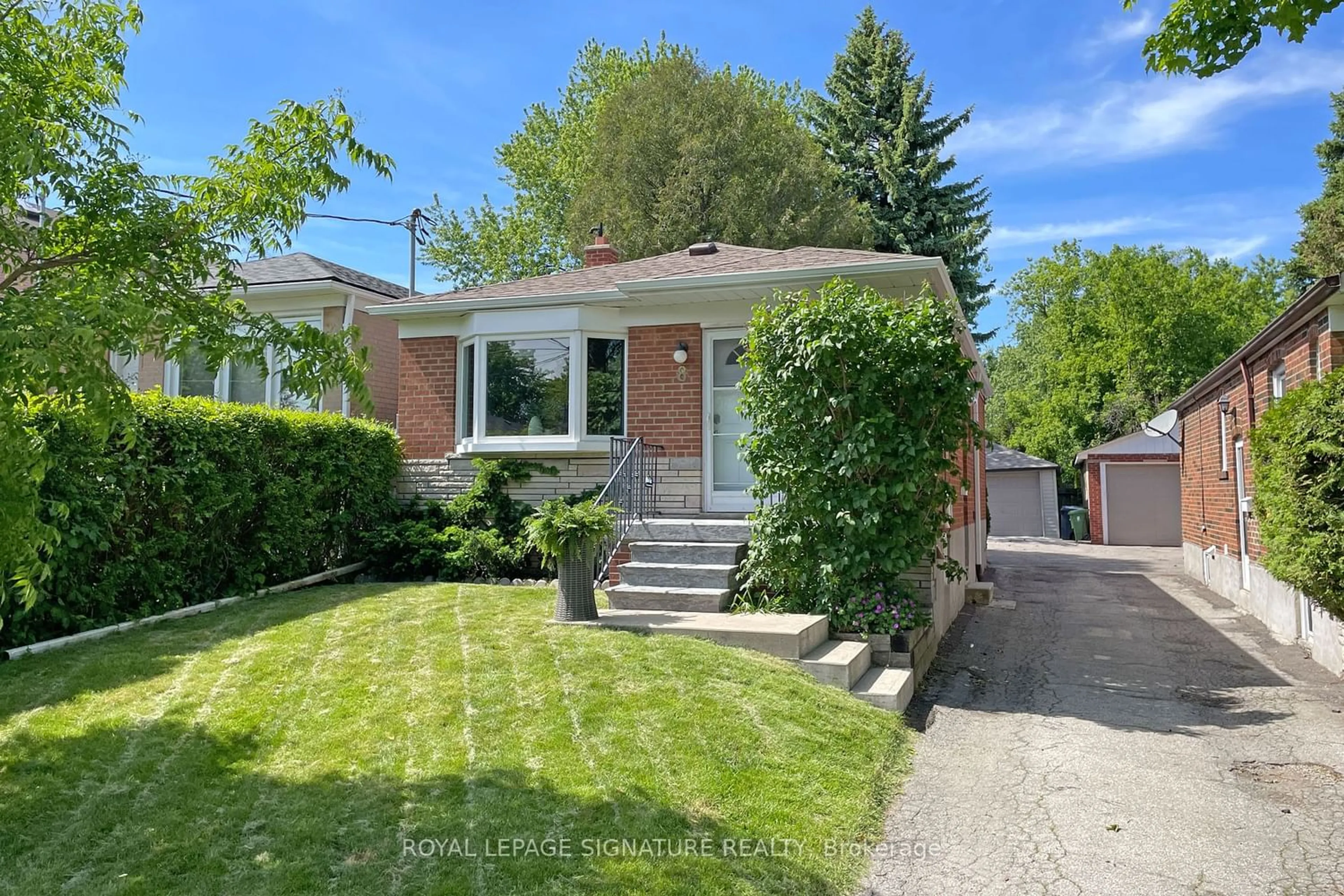Frontside or backside of a home for 8 Malta St, Toronto Ontario M1N 2L3