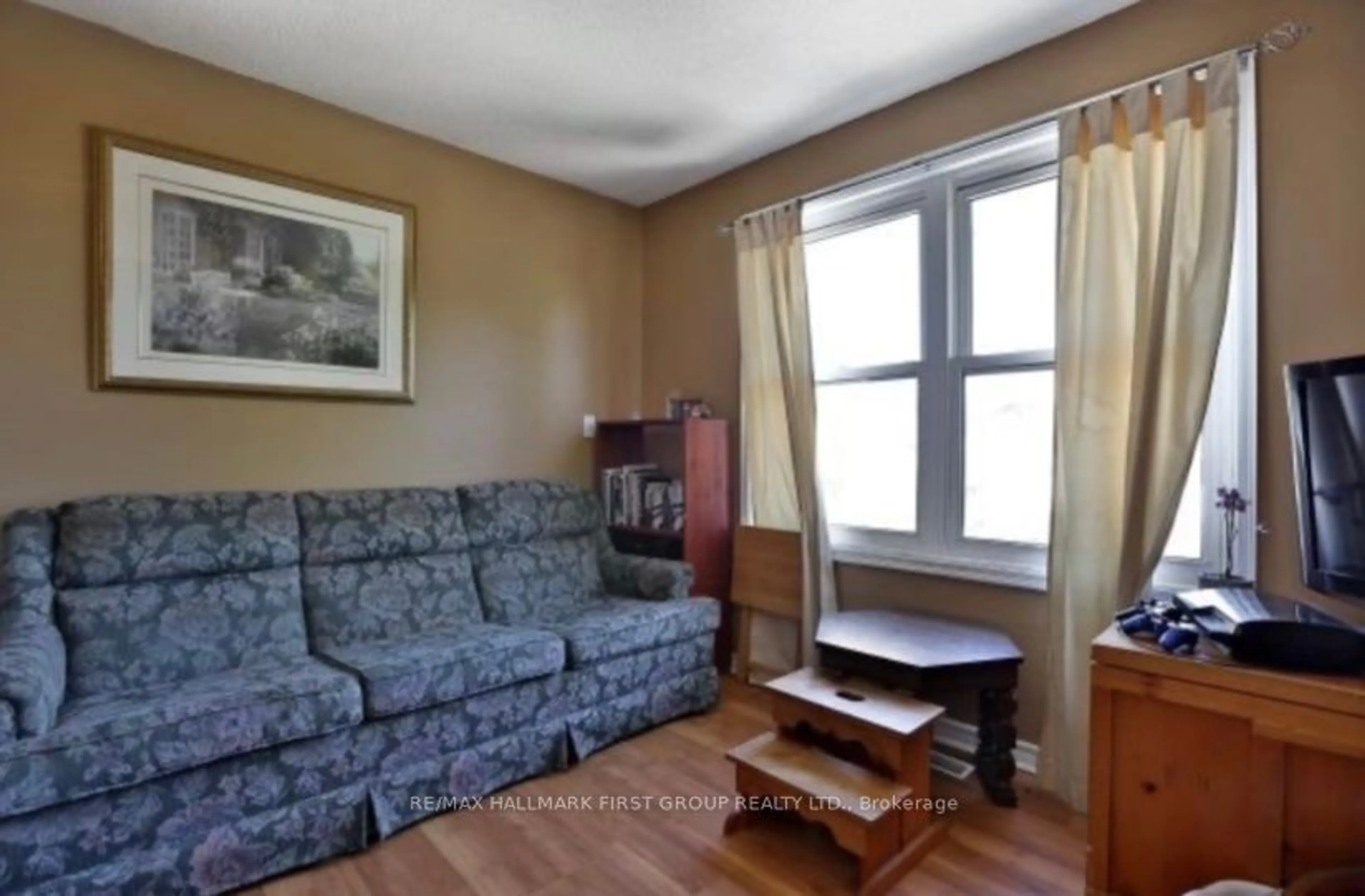Living room for 68 Broadlands Cres, Clarington Ontario L1E 1R1