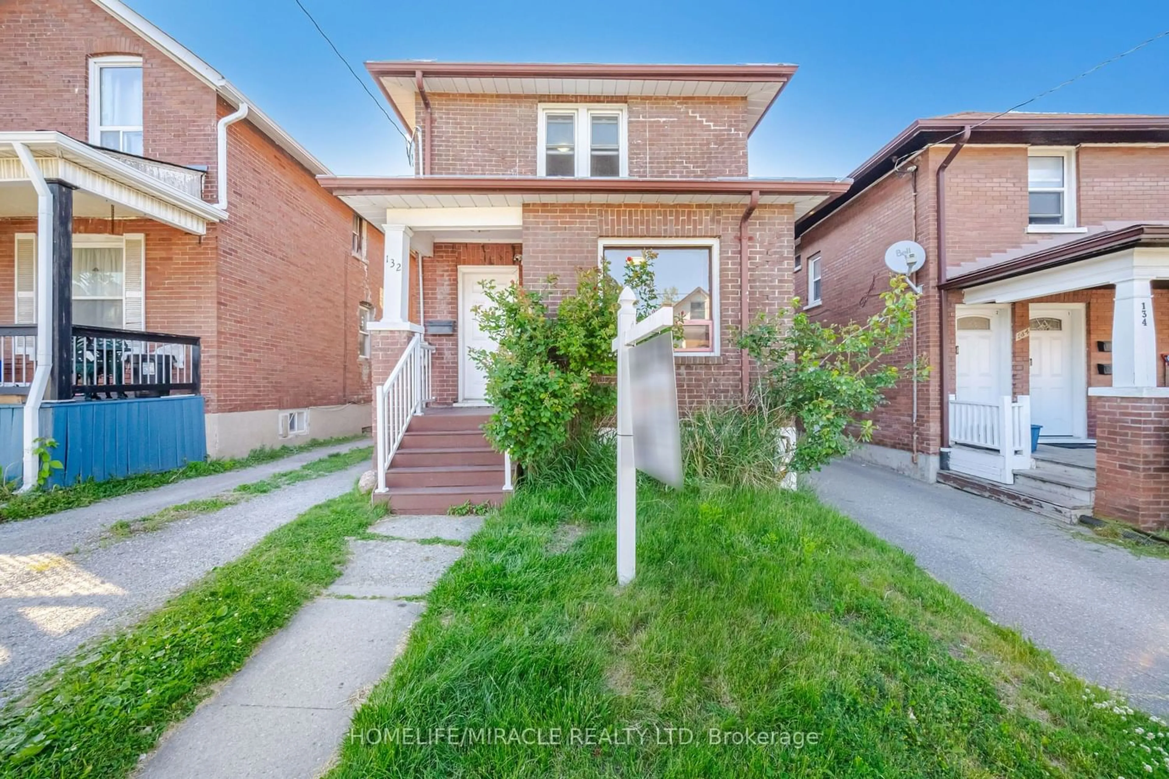 Frontside or backside of a home for 132 Adelaide Ave, Oshawa Ontario L1G 1Z1