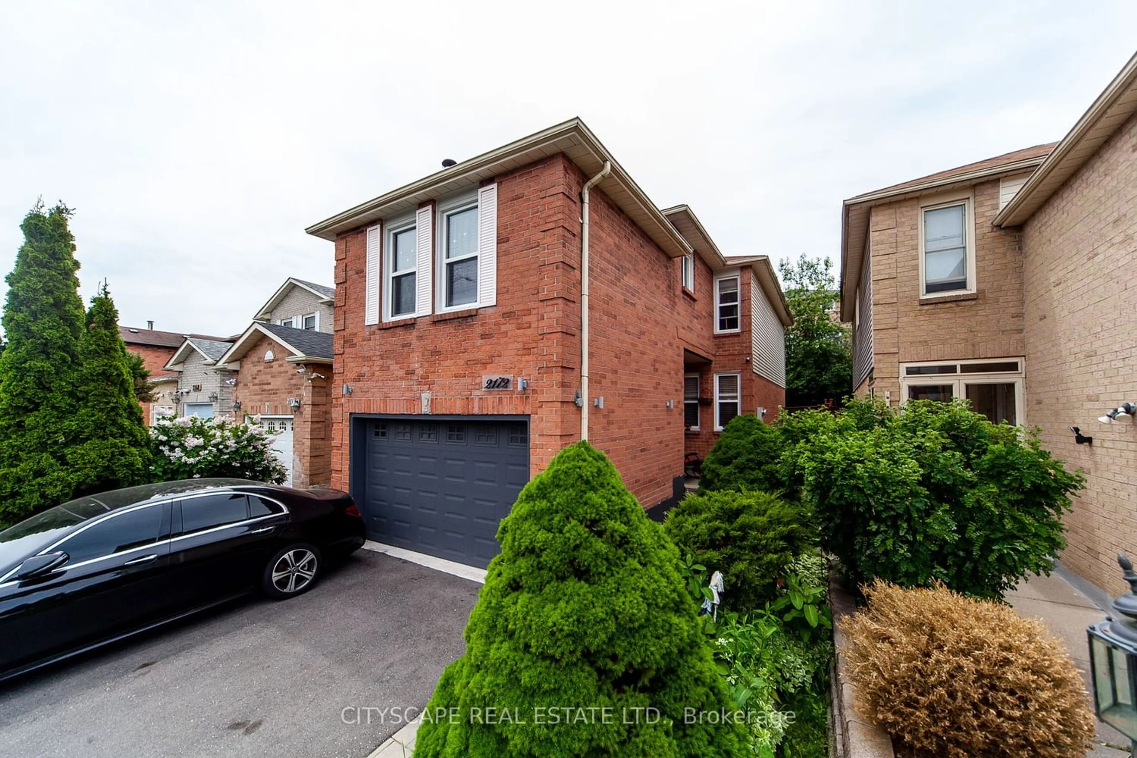 A pic from exterior of the house or condo for 2172 Denby Dr, Pickering Ontario L1X 2A7