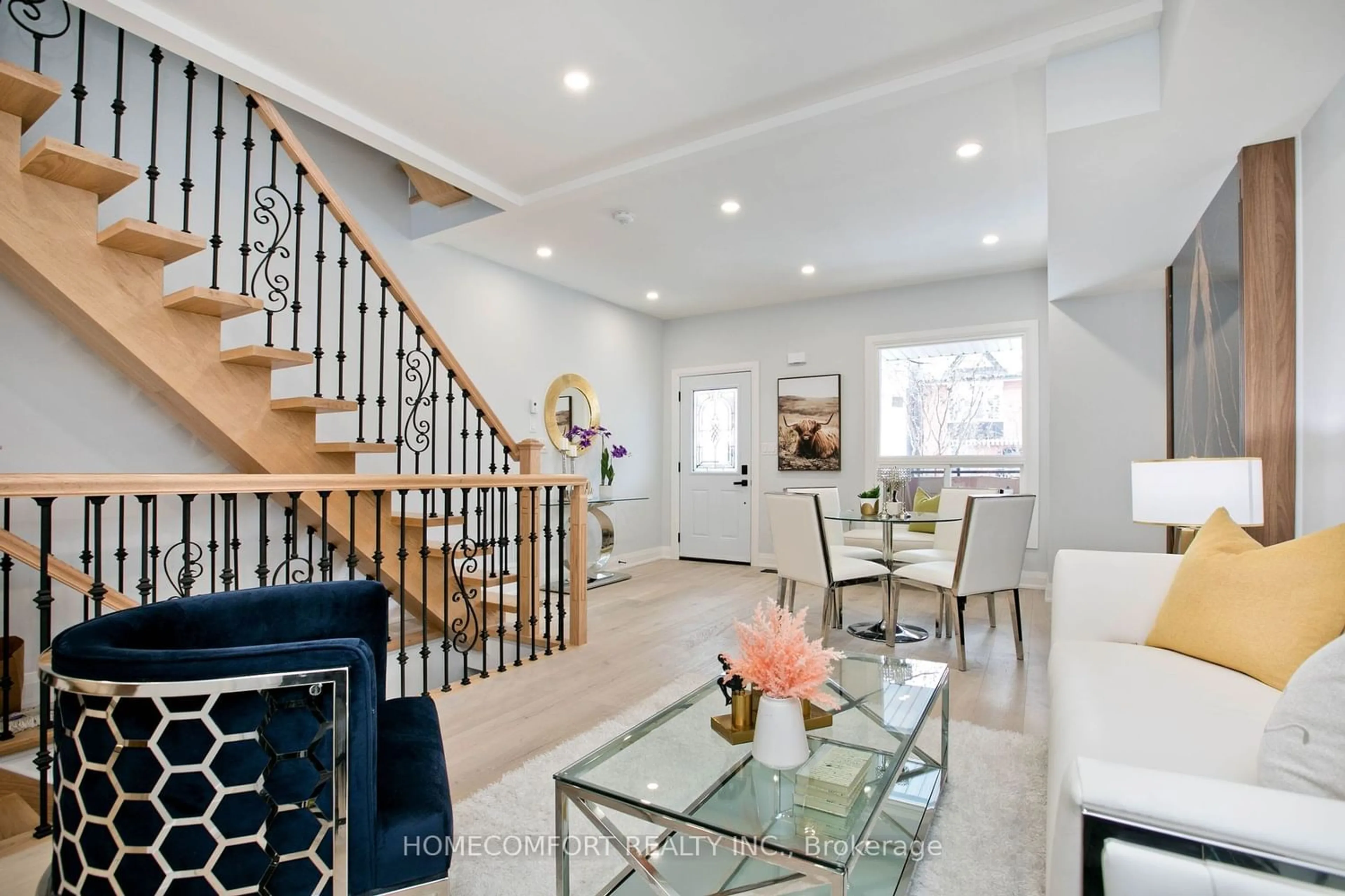 Indoor entryway for 18 Connaught Ave, Toronto Ontario M4L 2V9