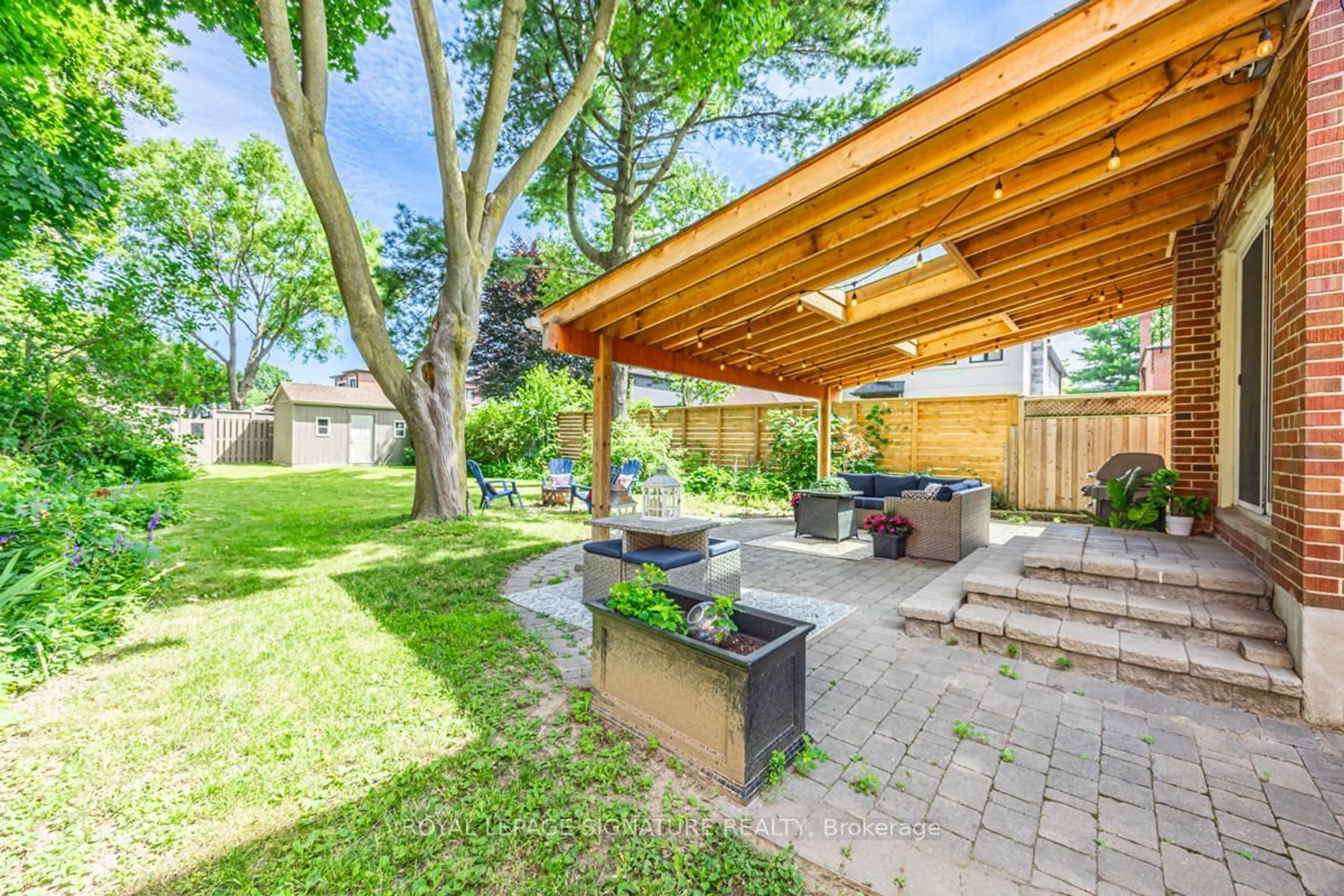 Patio for 44 Parkview Hill Cres, Toronto Ontario M4B 1P9