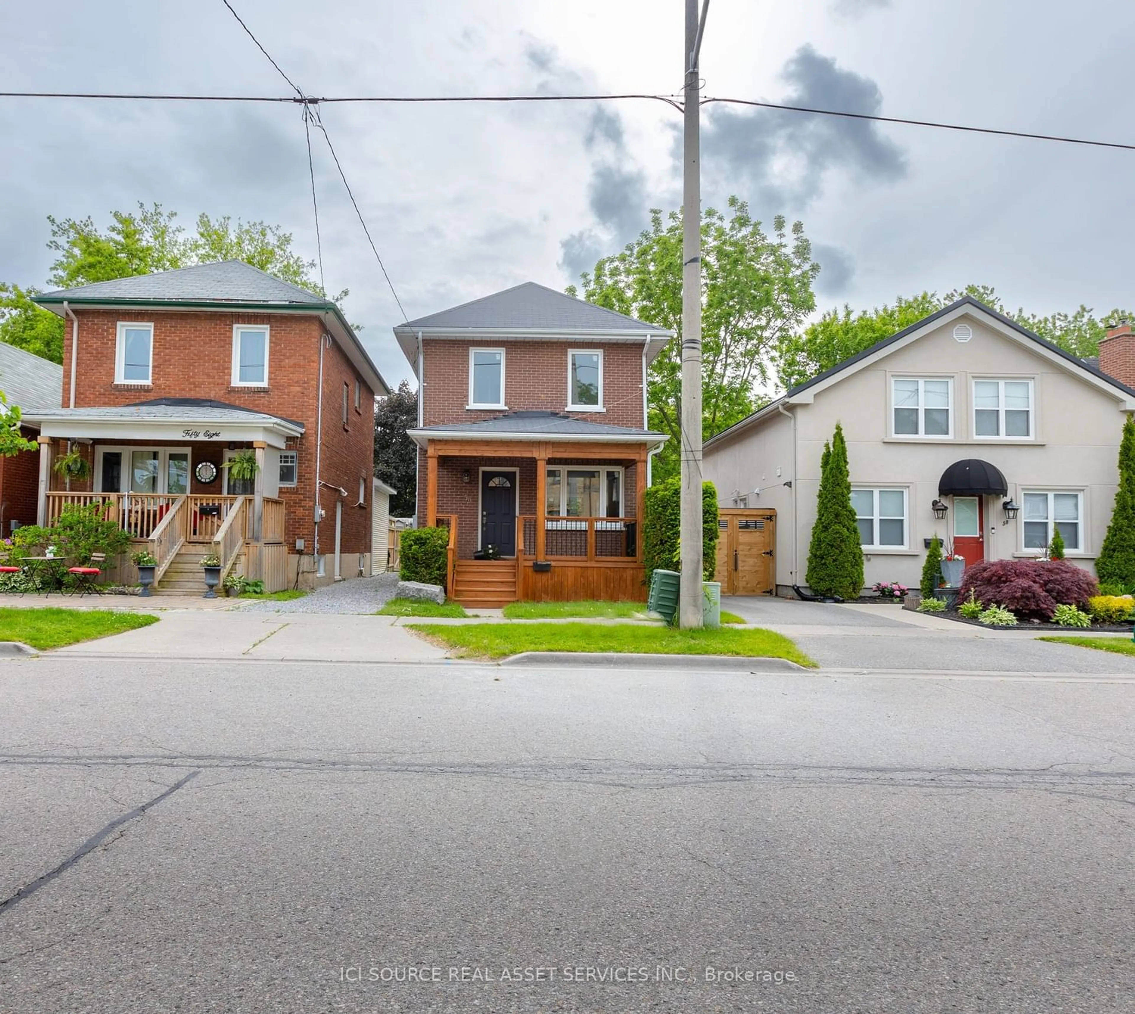 Frontside or backside of a home for 56 Nassau St, Oshawa Ontario L1J 4A4