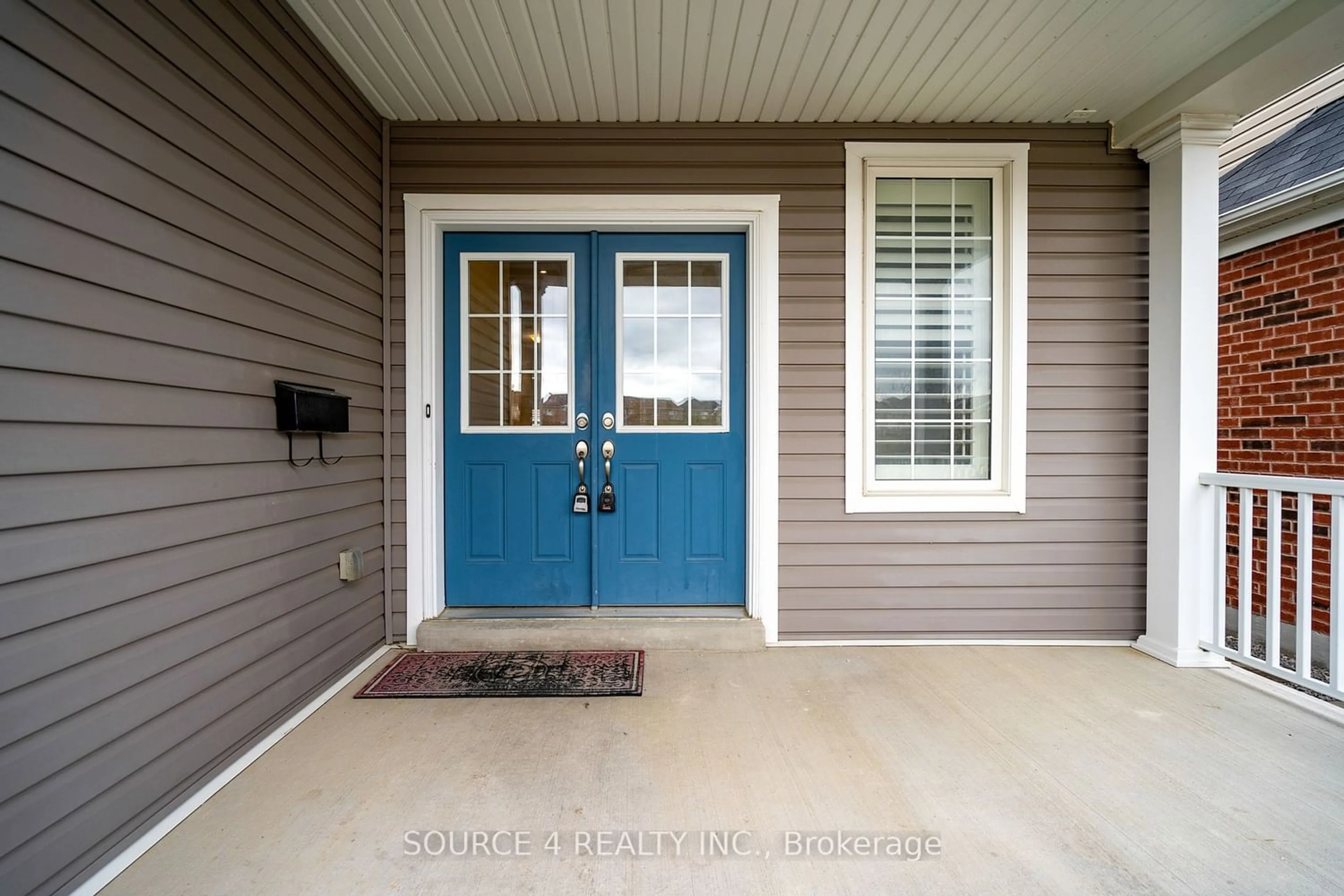 Indoor entryway for 1967 Arborwood Dr, Oshawa Ontario L1K 0V2