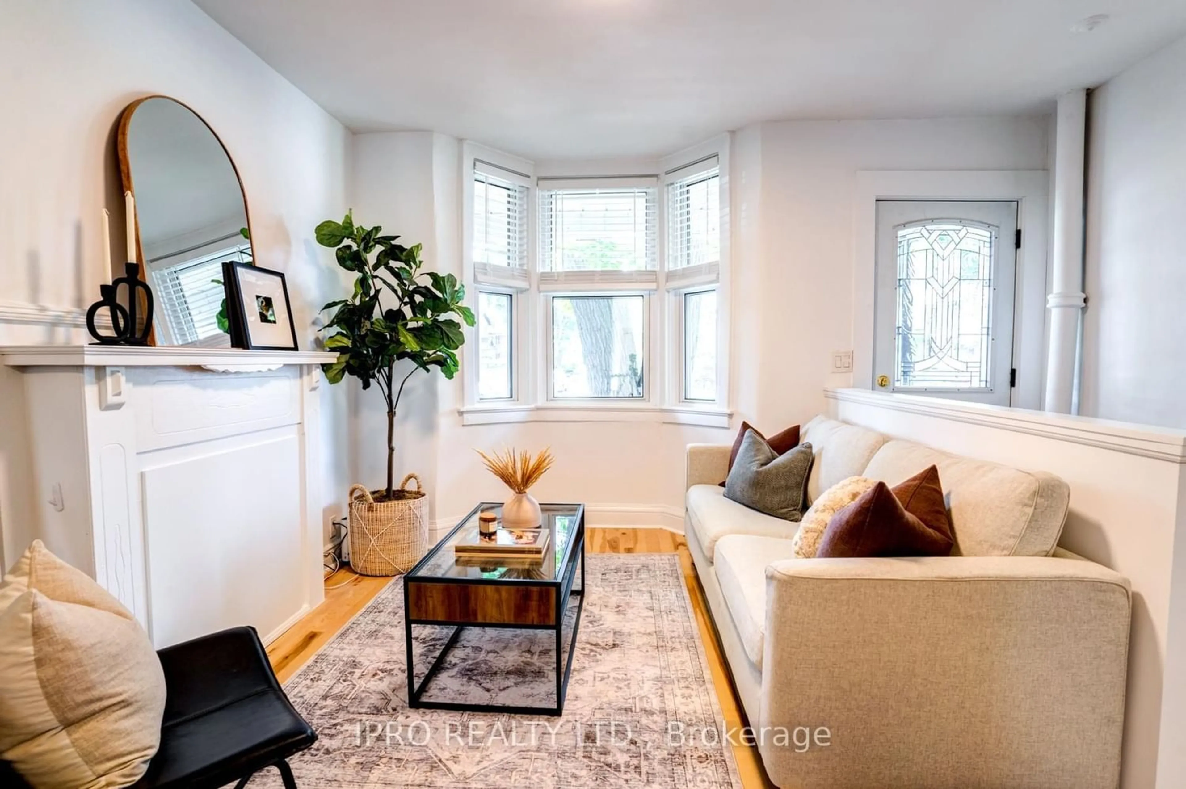 Living room for 285 Chisholm Ave, Toronto Ontario M4C 4W5