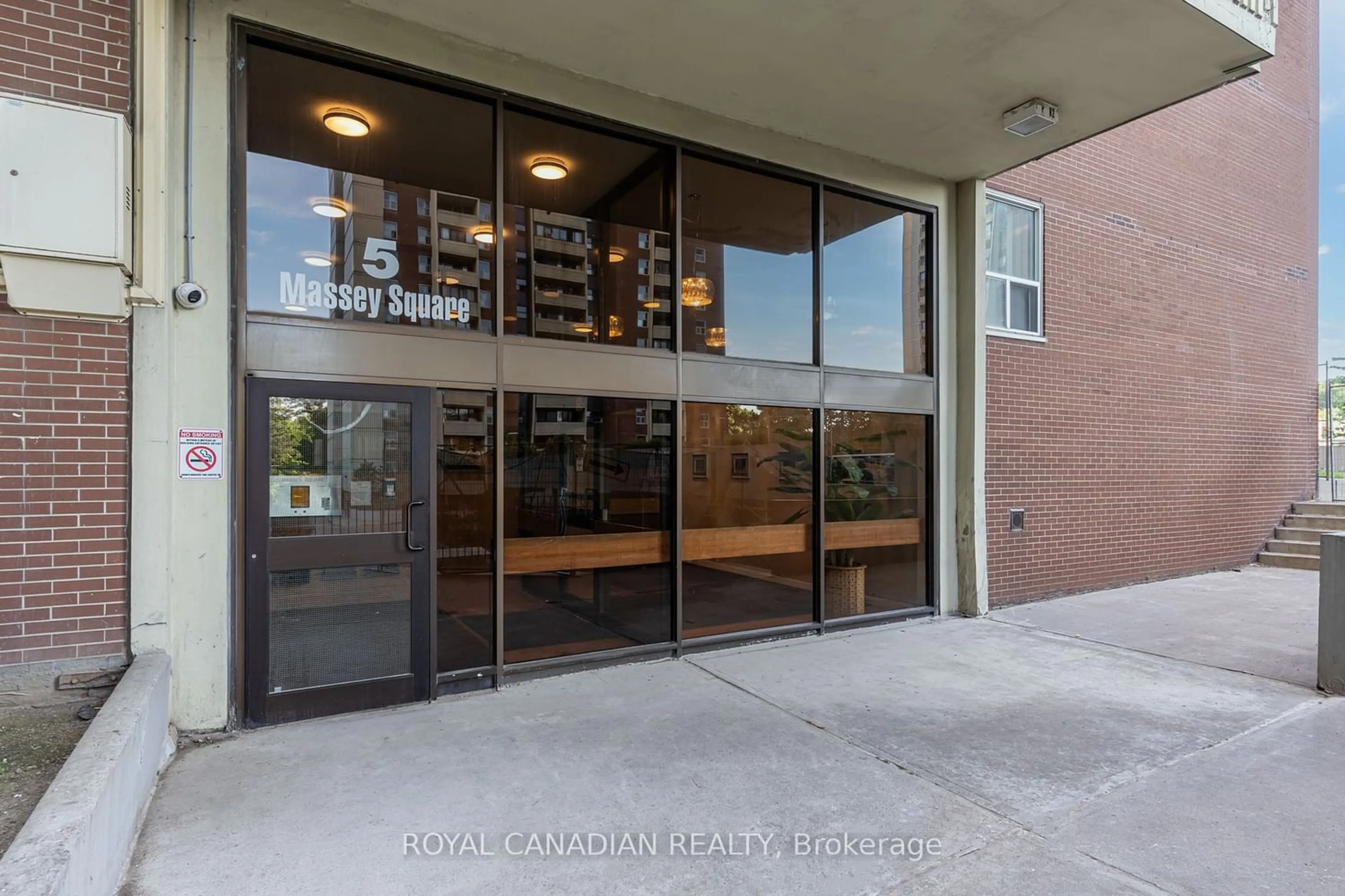 Indoor foyer for 5 Massey Sq #106, Toronto Ontario M4C 5L6