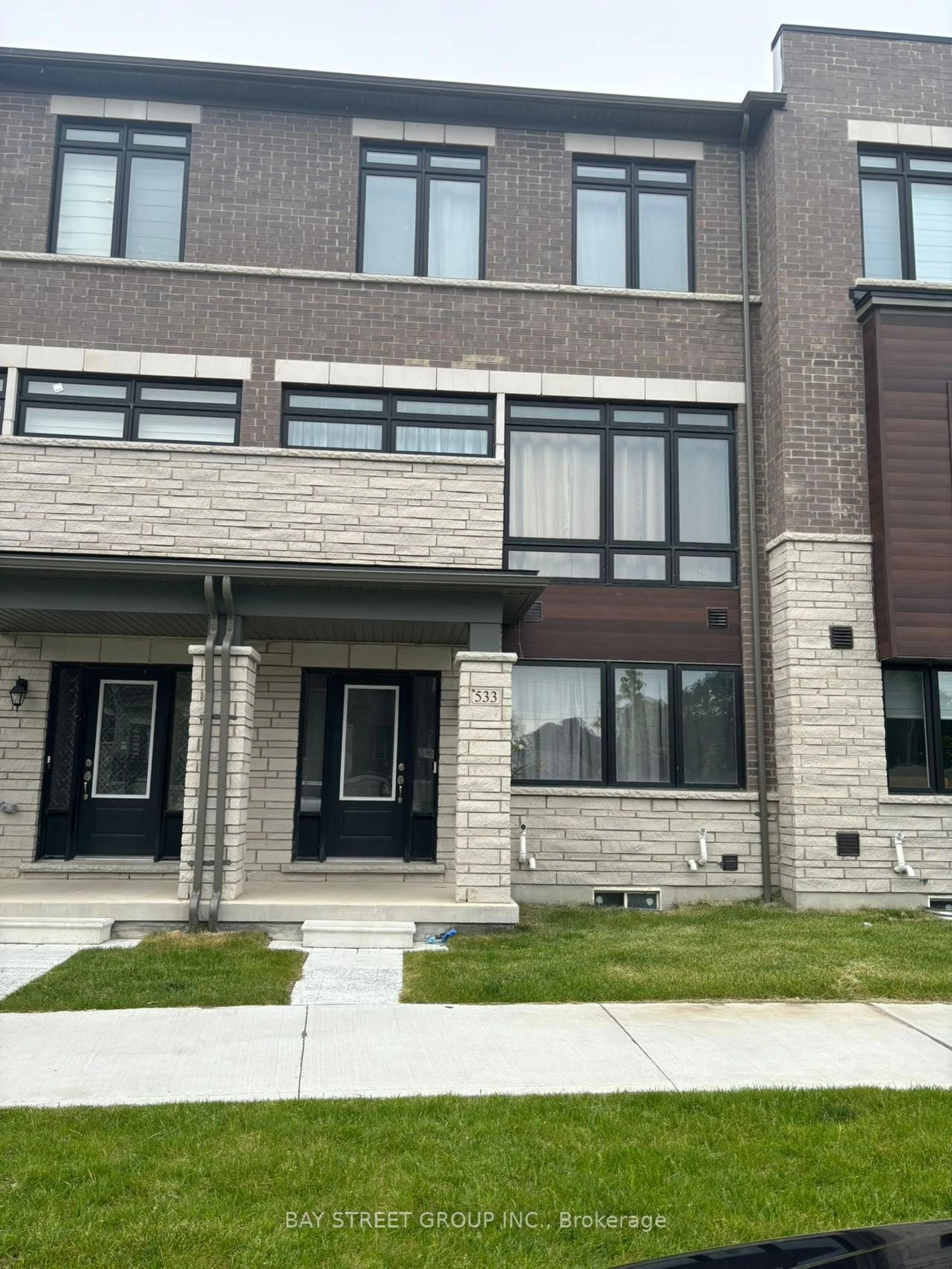 A pic from exterior of the house or condo for 533 Danks Ridge Dr, Ajax Ontario L1S 0H3