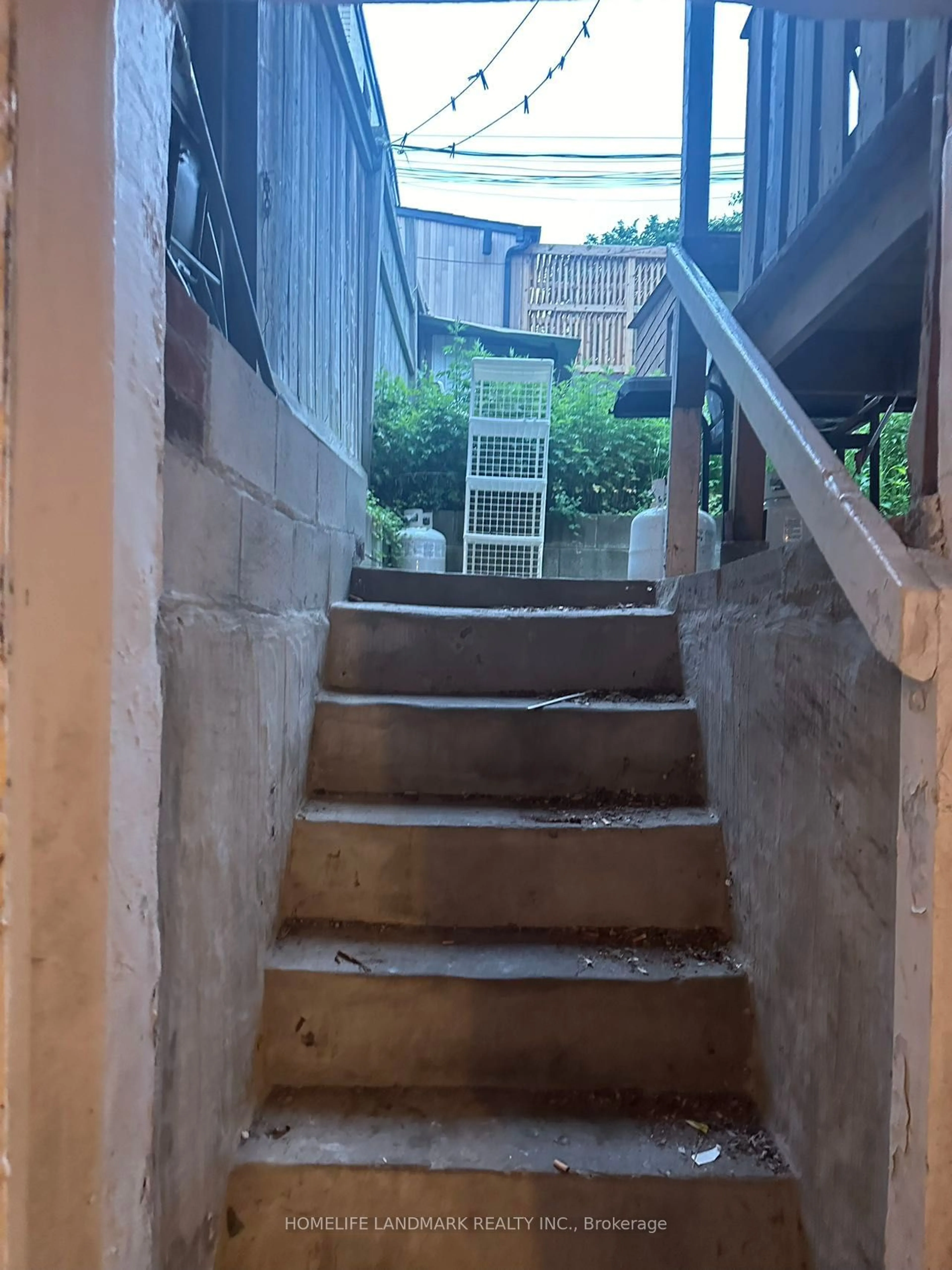 Stairs for 487 Carlaw Ave, Toronto Ontario M4K 3H9