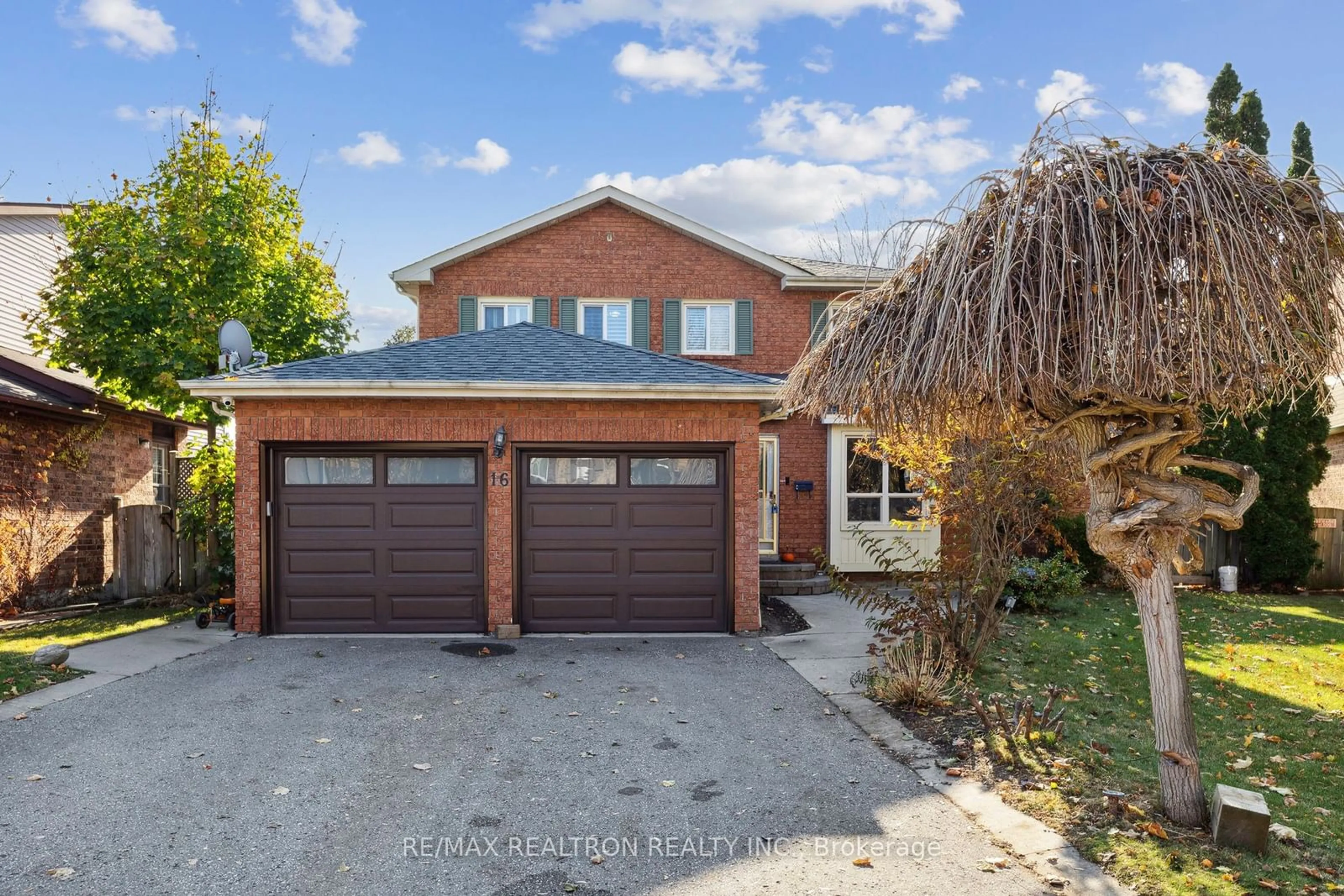 Frontside or backside of a home for 16 Coulton Crt, Whitby Ontario L1N 7A9