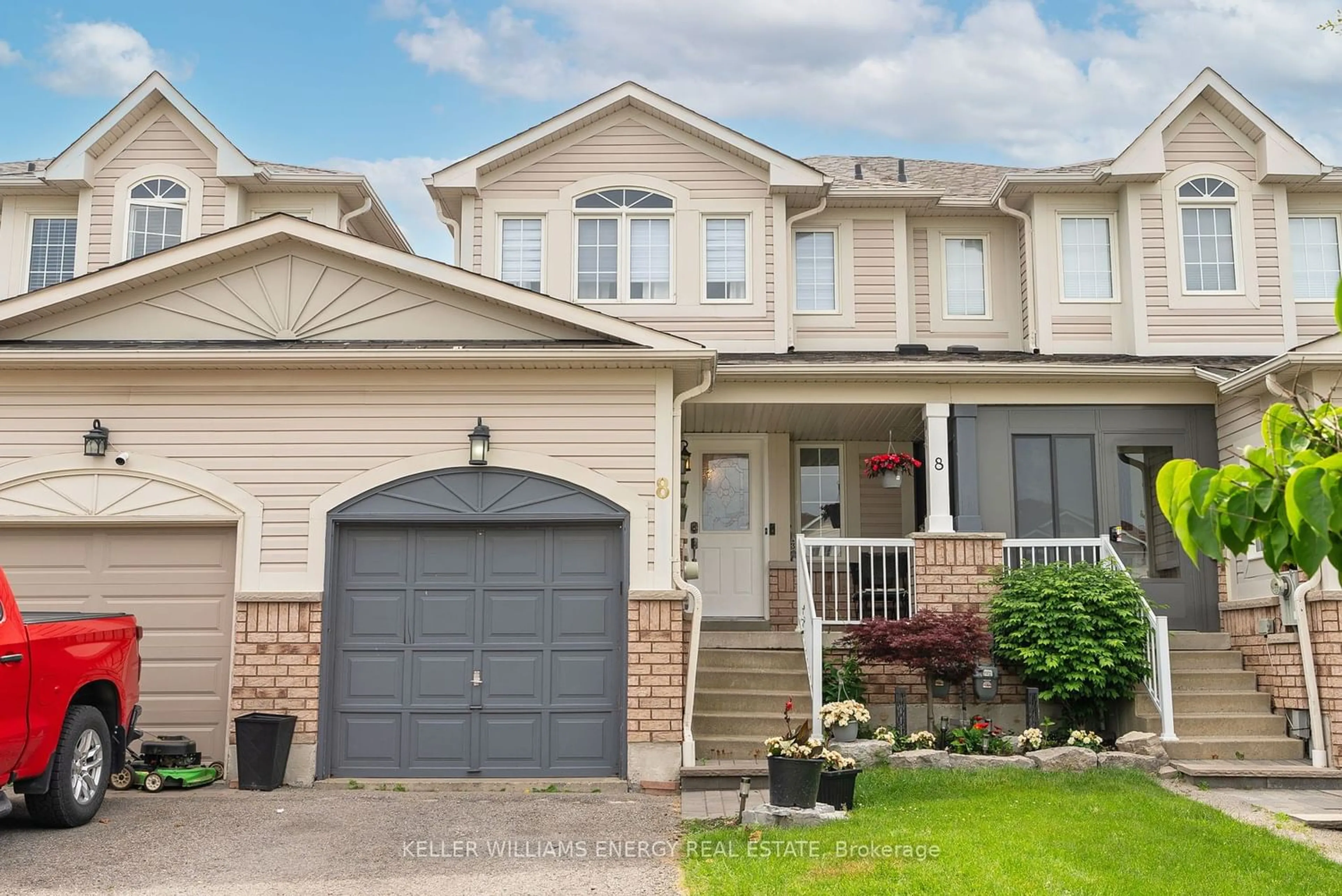 Frontside or backside of a home for 8 Annisson Crt, Clarington Ontario L1C 5L3