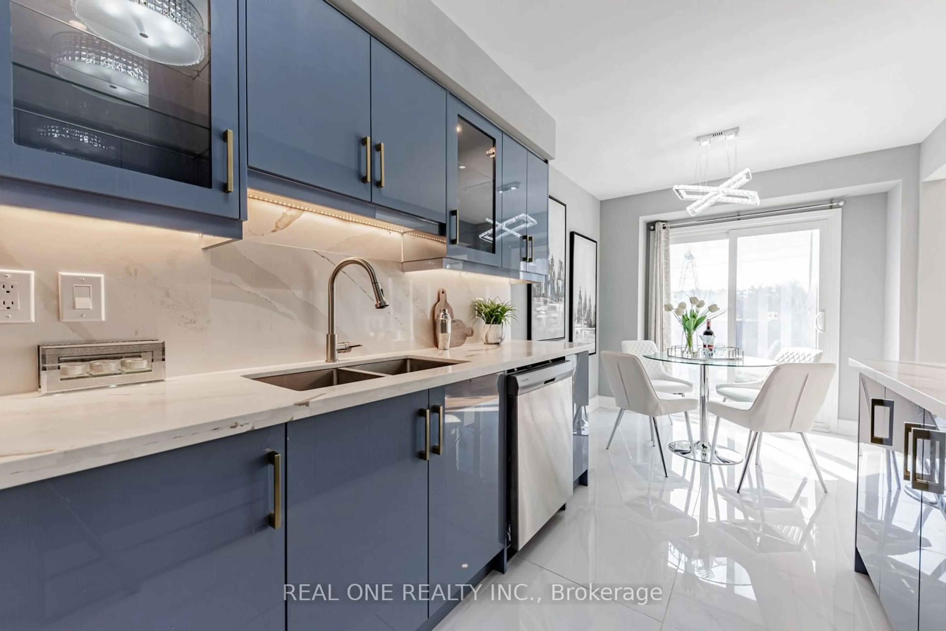 Contemporary kitchen for 29 Major Oak Terr, Toronto Ontario M1V 3E4