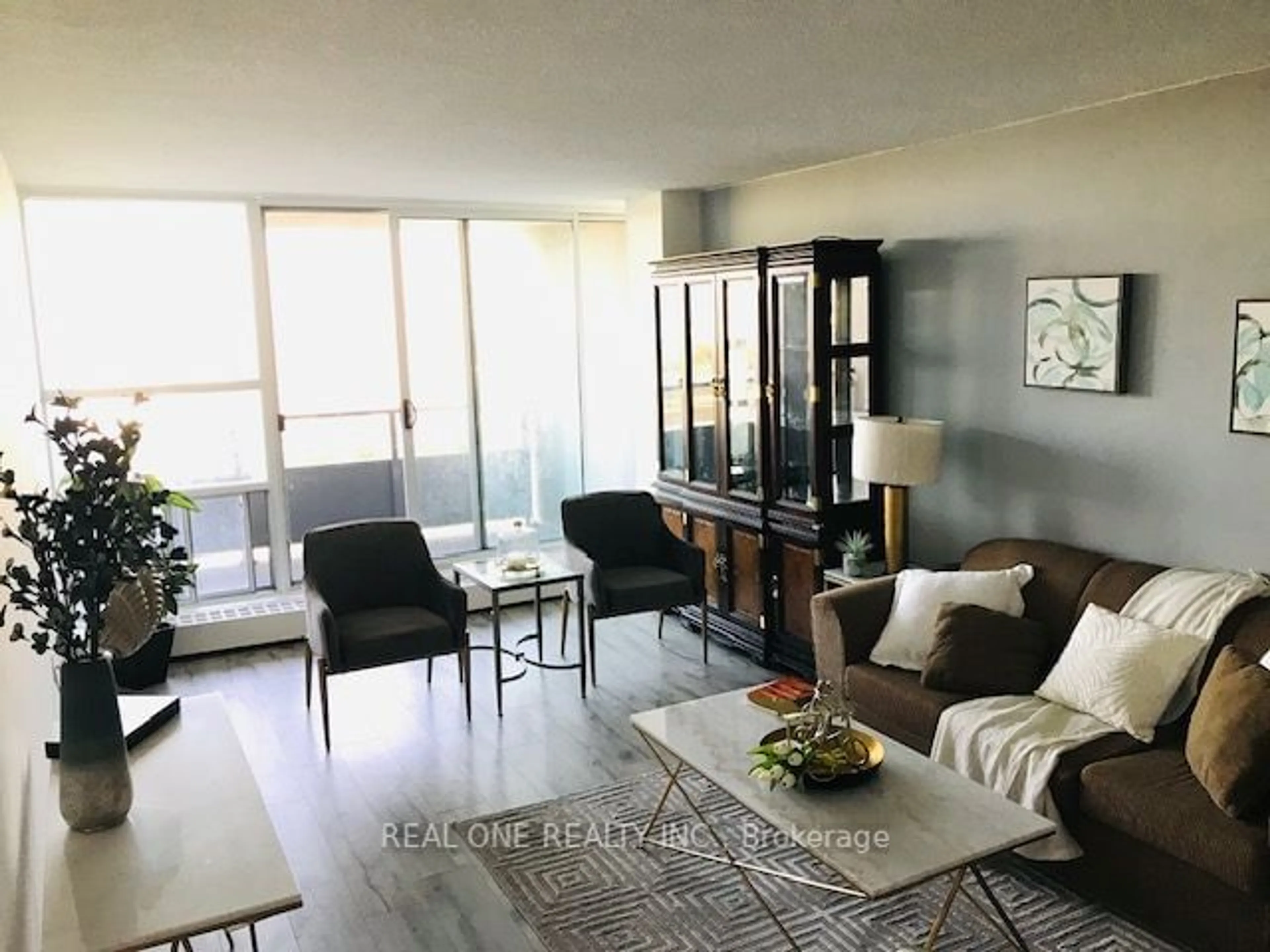 Living room for 4101 Sheppard Ave #2105, Toronto Ontario M1S 3H3