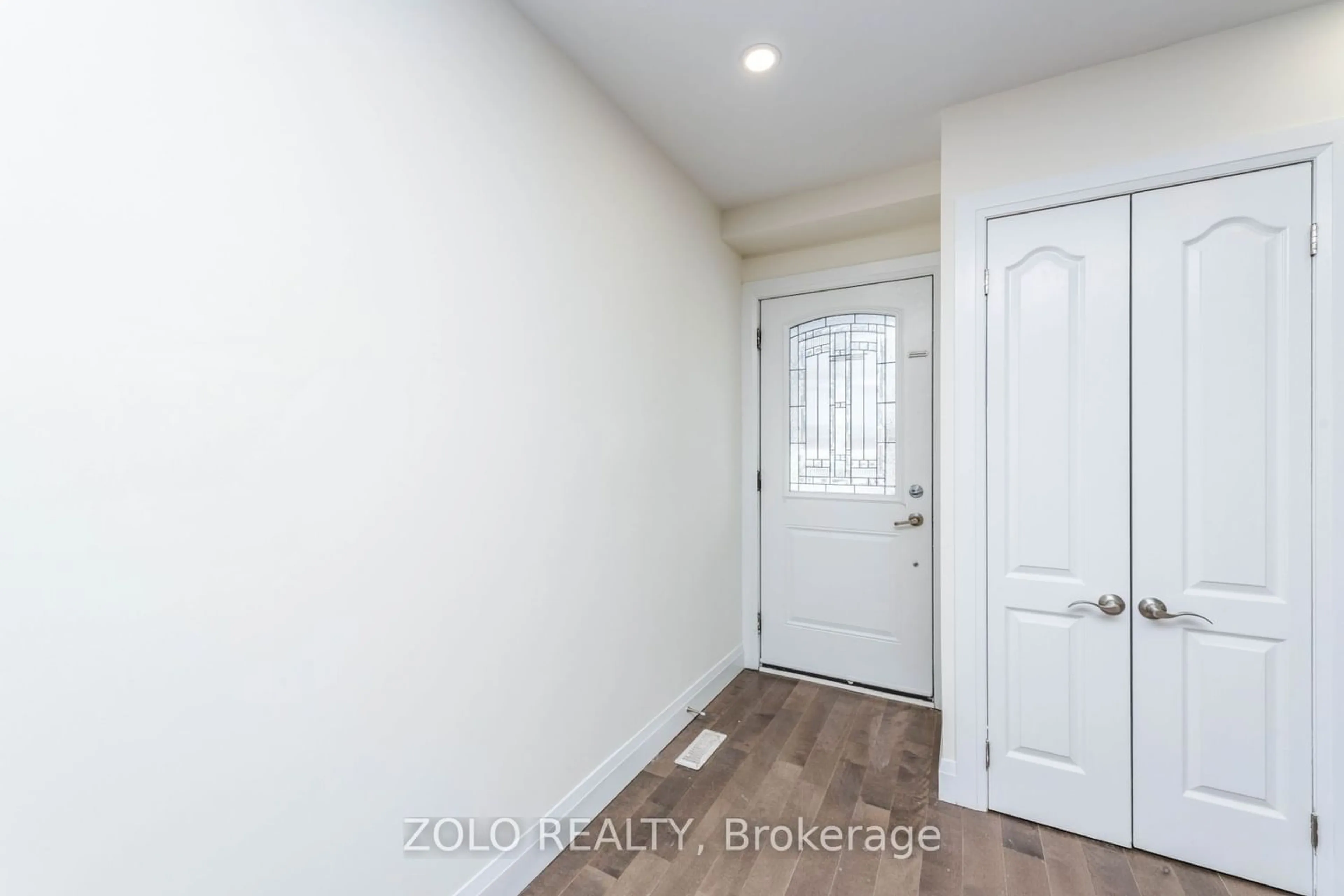 Indoor entryway for 10 BlackWell Ave, Toronto Ontario M2M 4K2