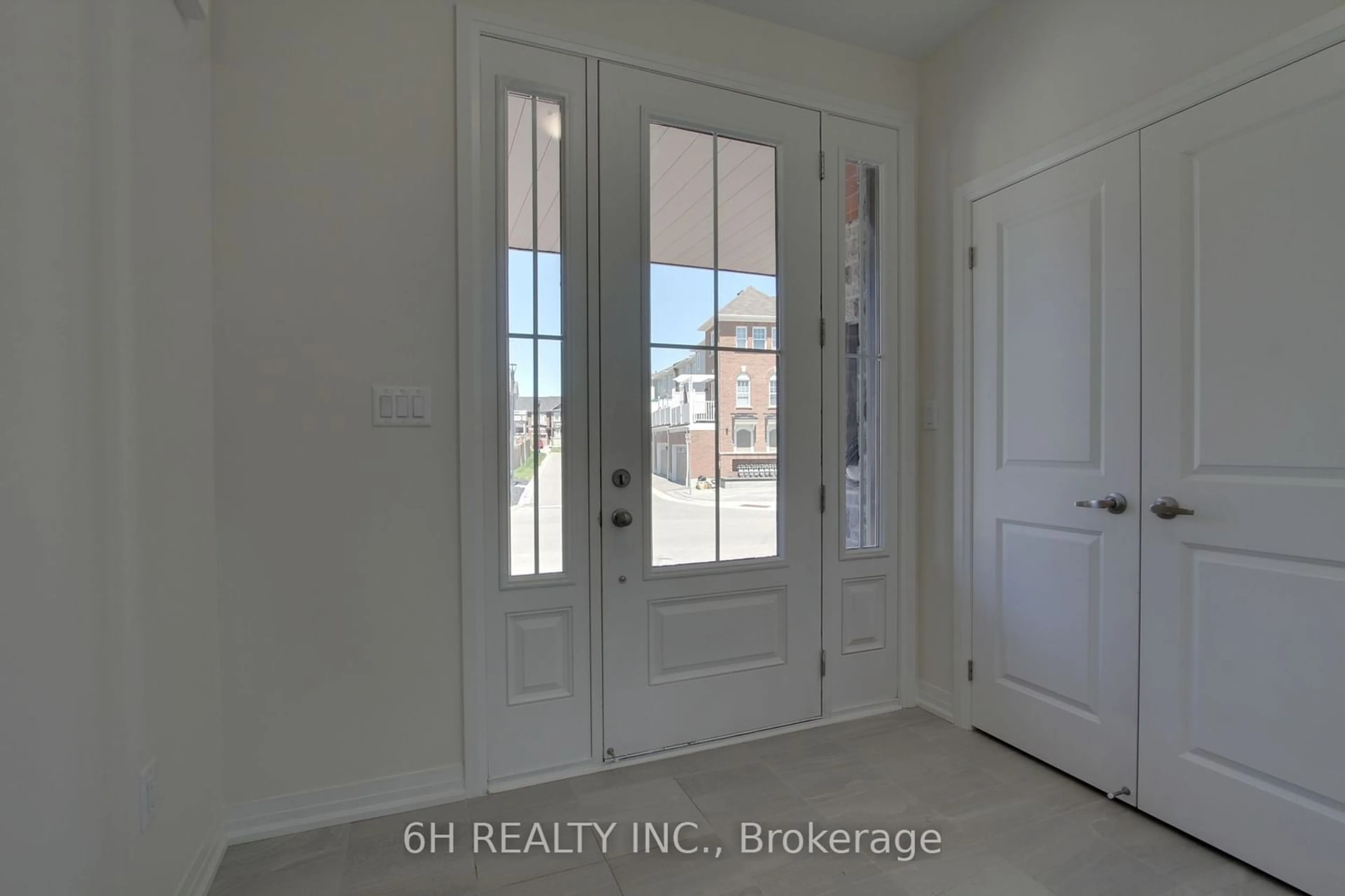 Indoor entryway for 1077 Cameo St, Pickering Ontario L1X 0G2